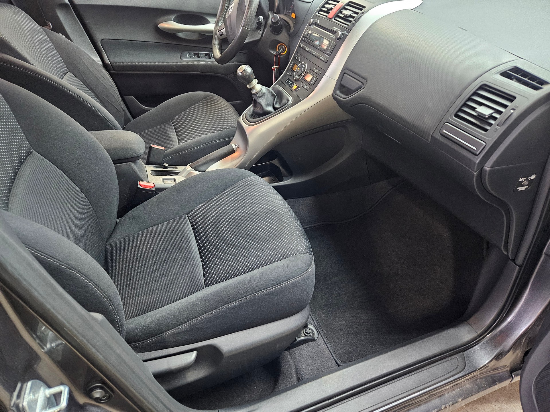 TOYOTA Auris 1.6 Linea Luna-image-13
