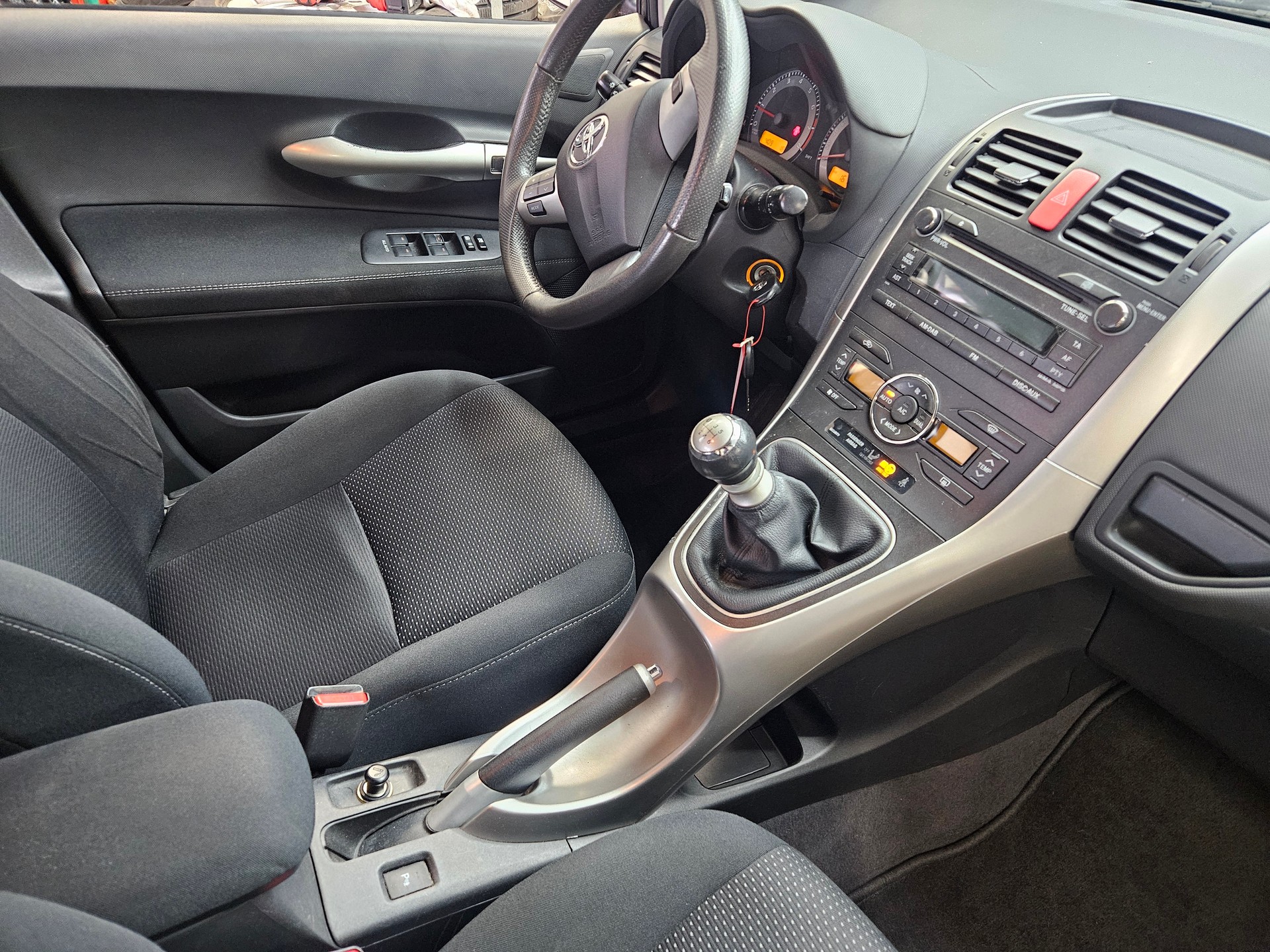 TOYOTA Auris 1.6 Linea Luna-image-14