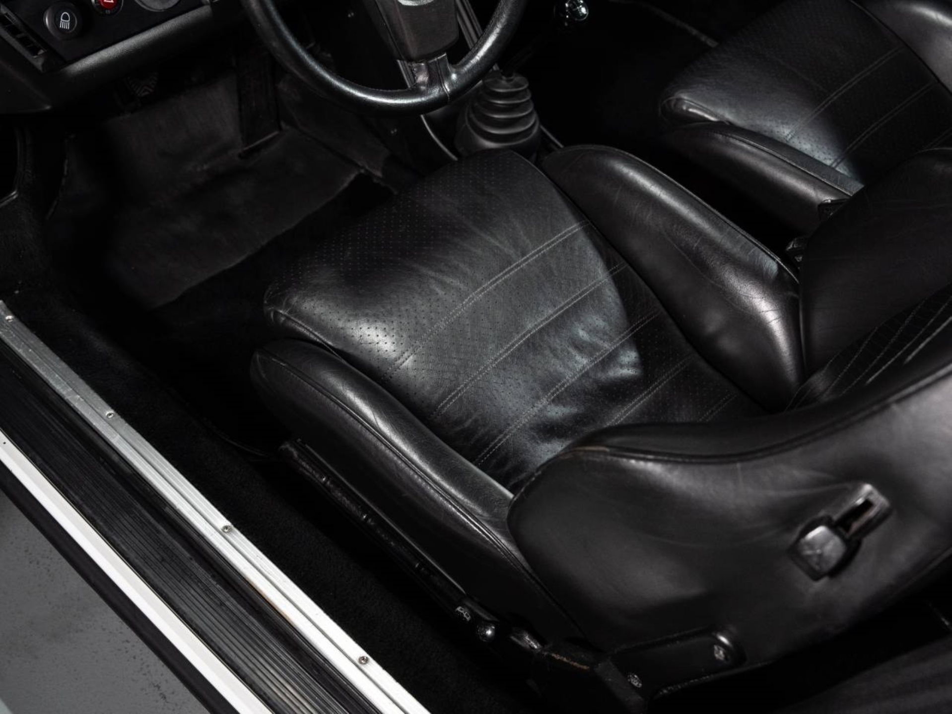 PORSCHE 911 Turbo 3.0 Coupé-image-14
