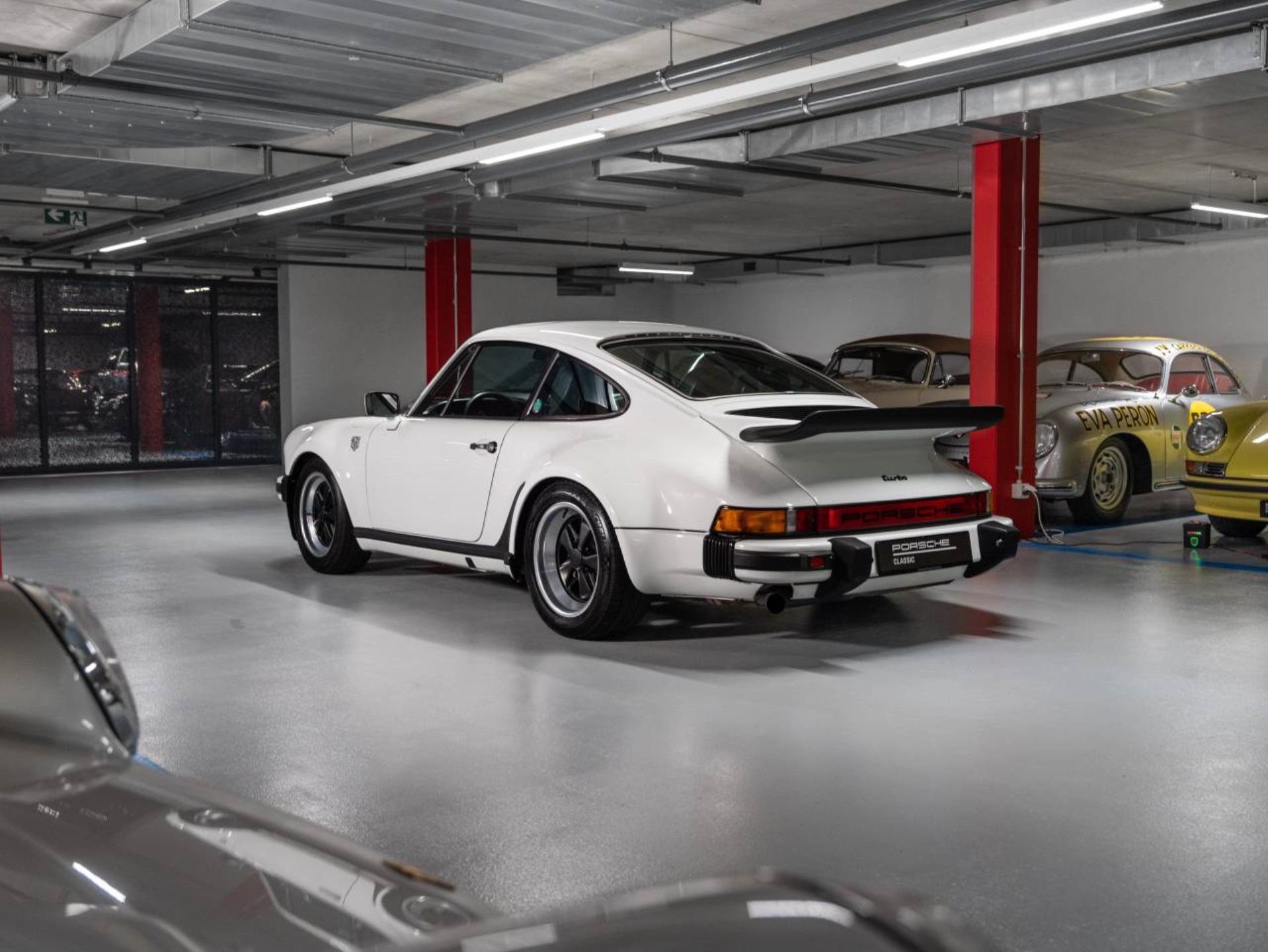 PORSCHE 911 Turbo 3.0 Coupé-showroom-element-2
