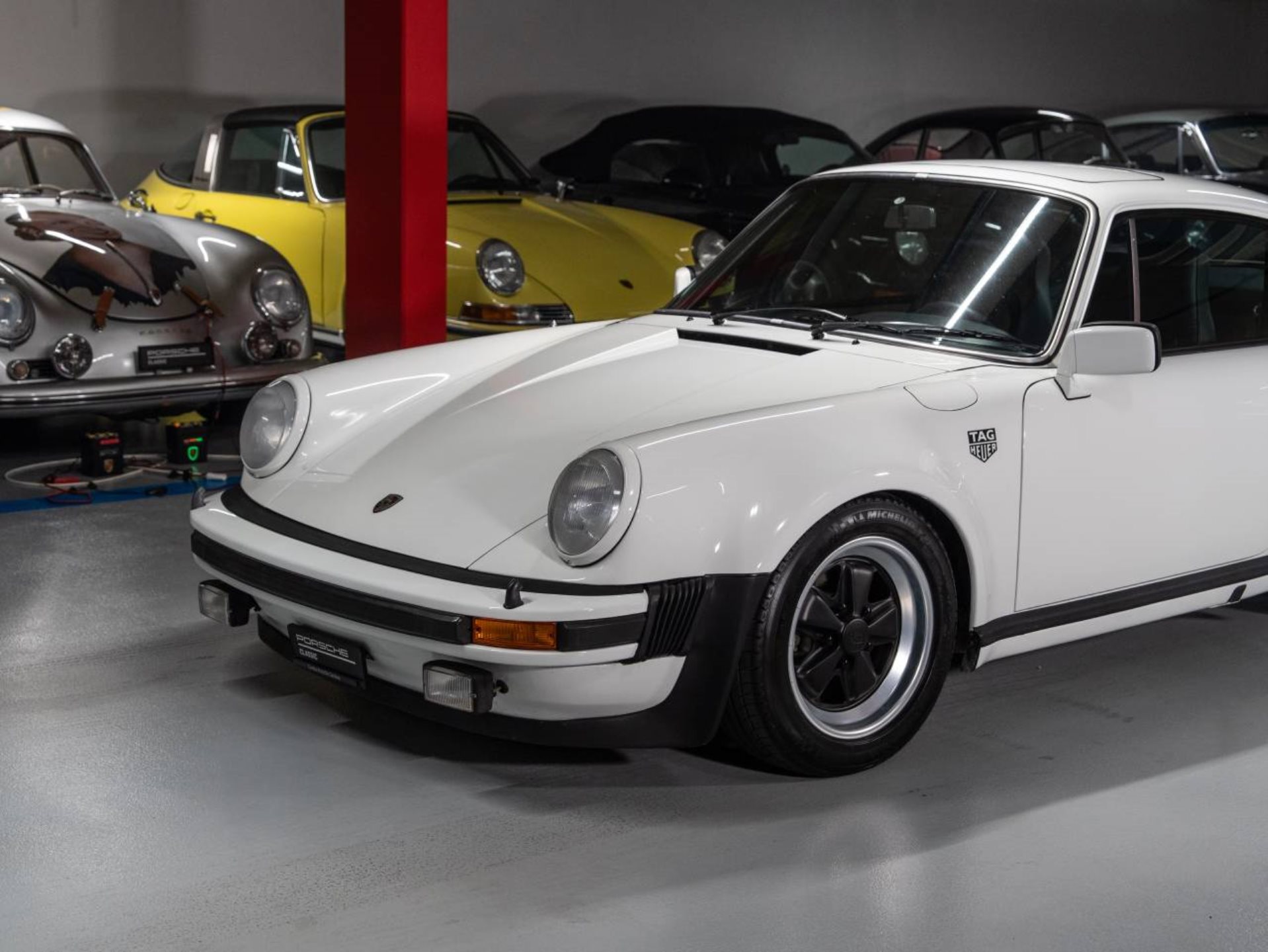 PORSCHE 911 Turbo 3.0 Coupé-image-22