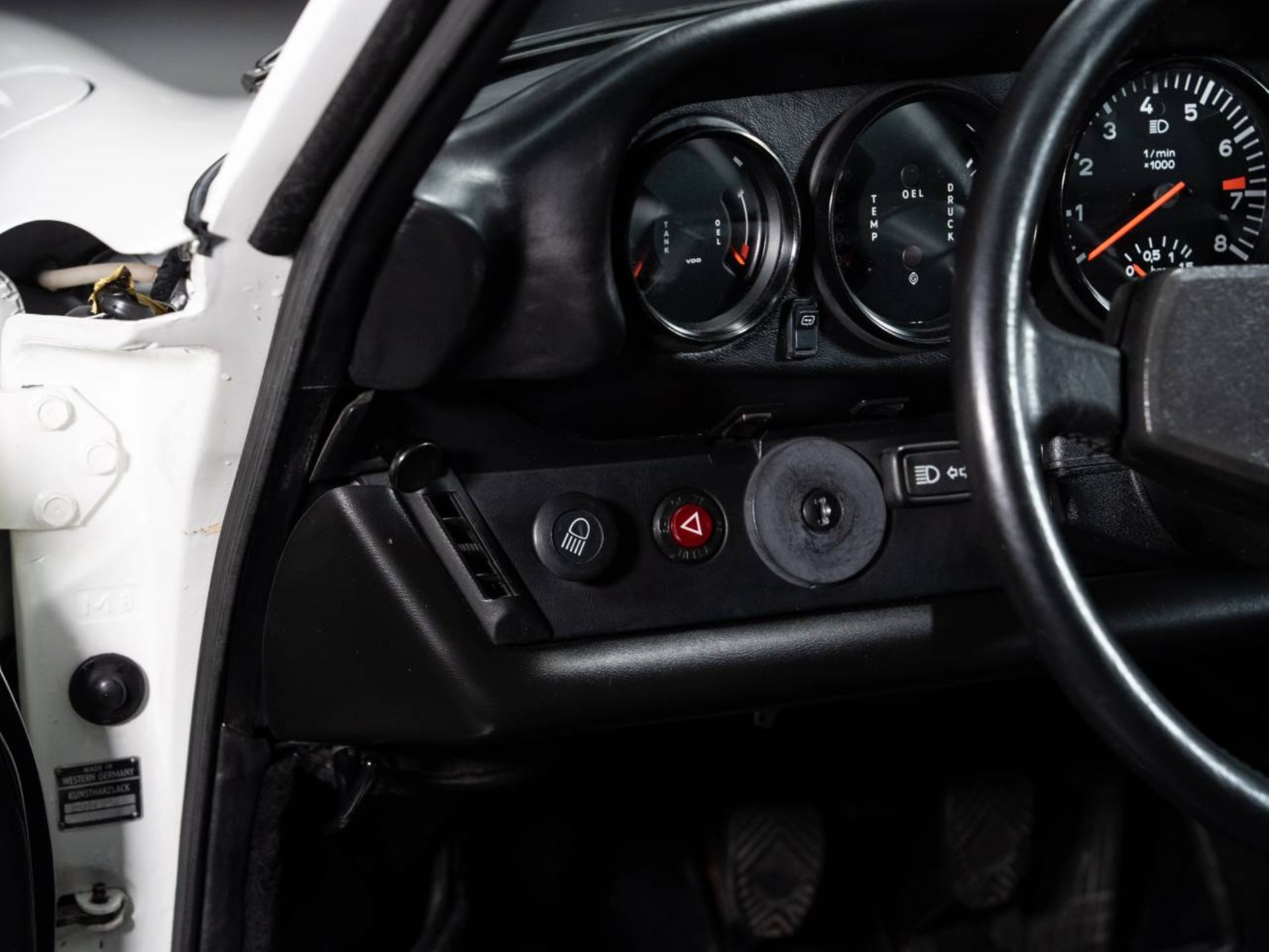 PORSCHE 911 Turbo 3.0 Coupé-image-12
