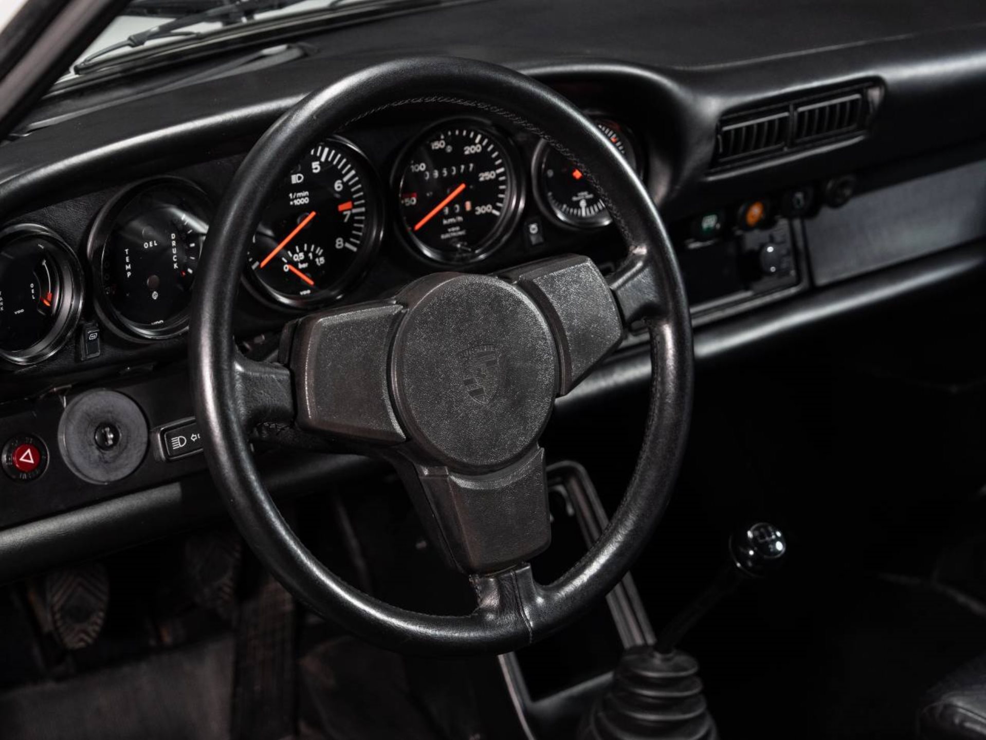 PORSCHE 911 Turbo 3.0 Coupé-image-8