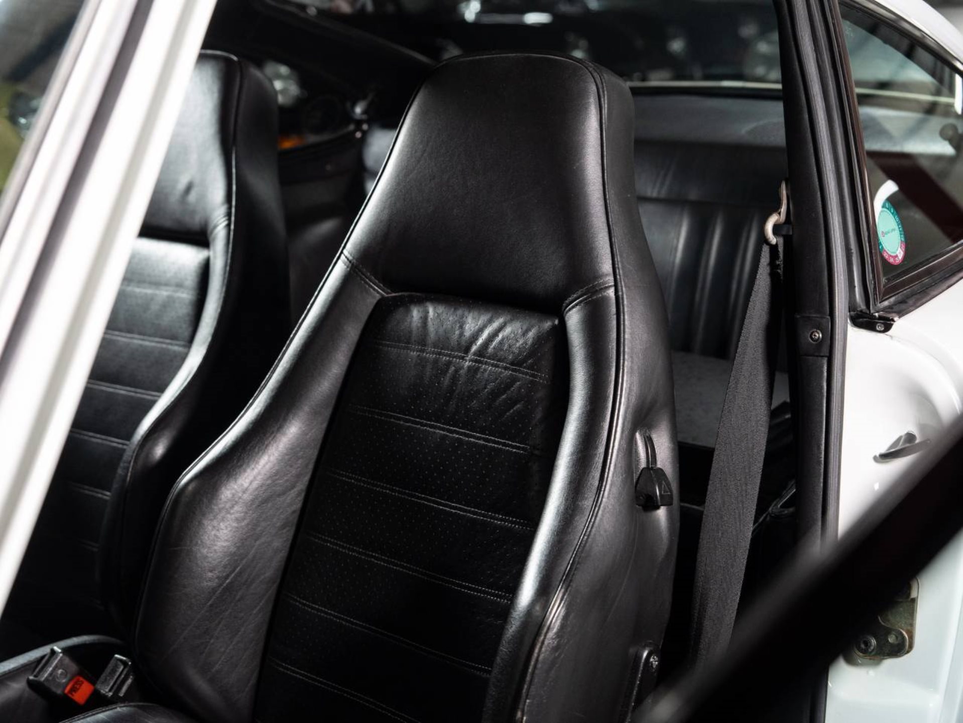 PORSCHE 911 Turbo 3.0 Coupé-image-15