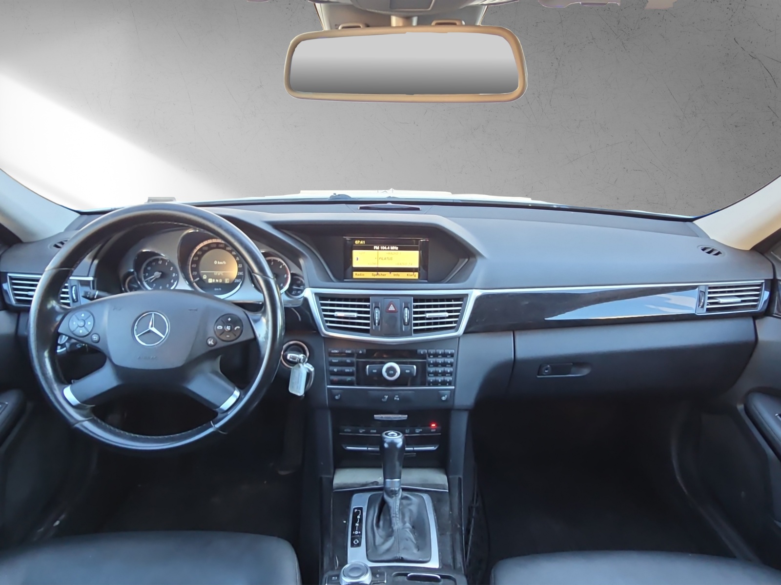 MERCEDES-BENZ E 220 CDI BlueEfficiency Avantgarde Automatic-image-11