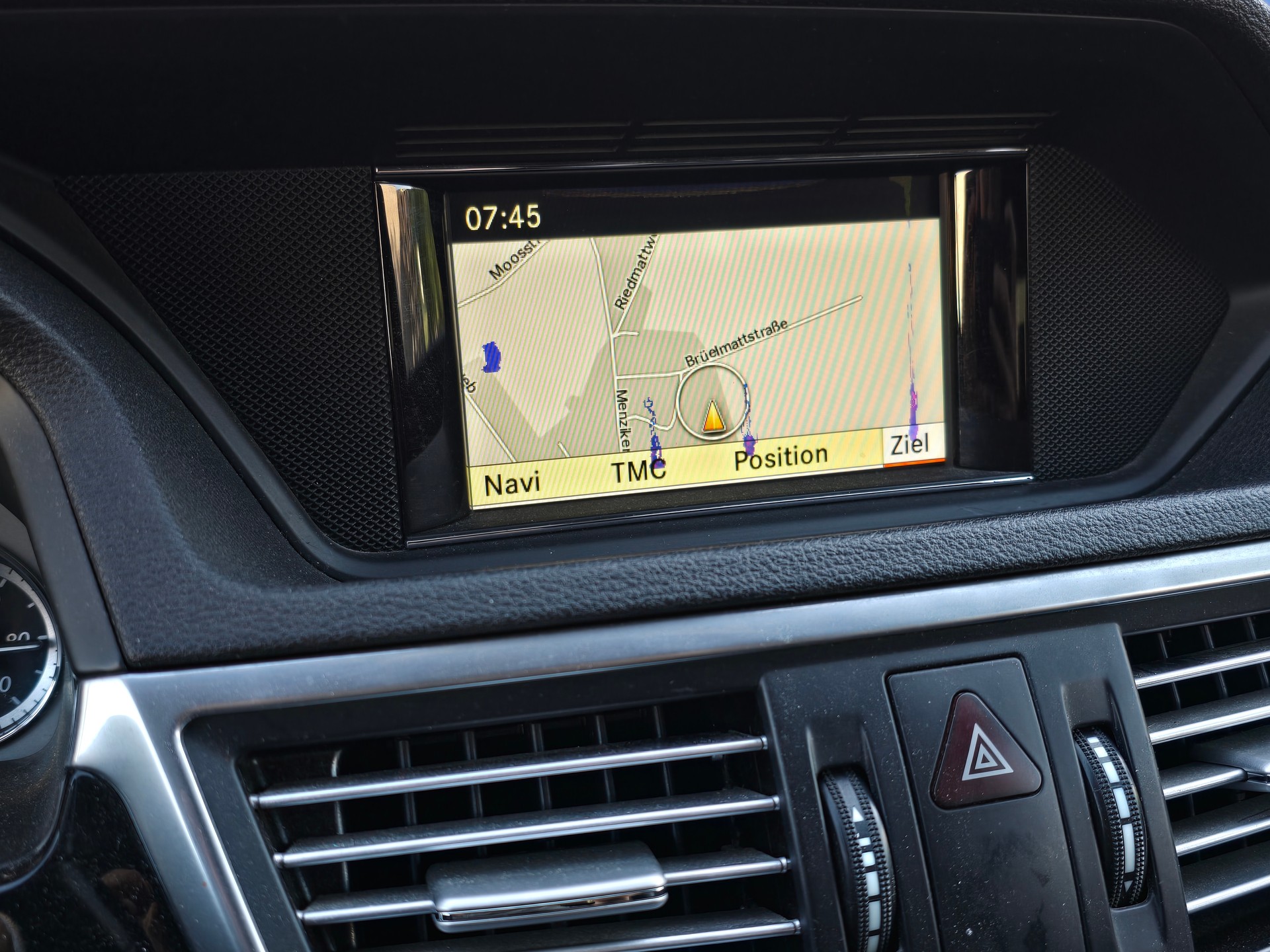 MERCEDES-BENZ E 220 CDI BlueEfficiency Avantgarde Automatic-image-19