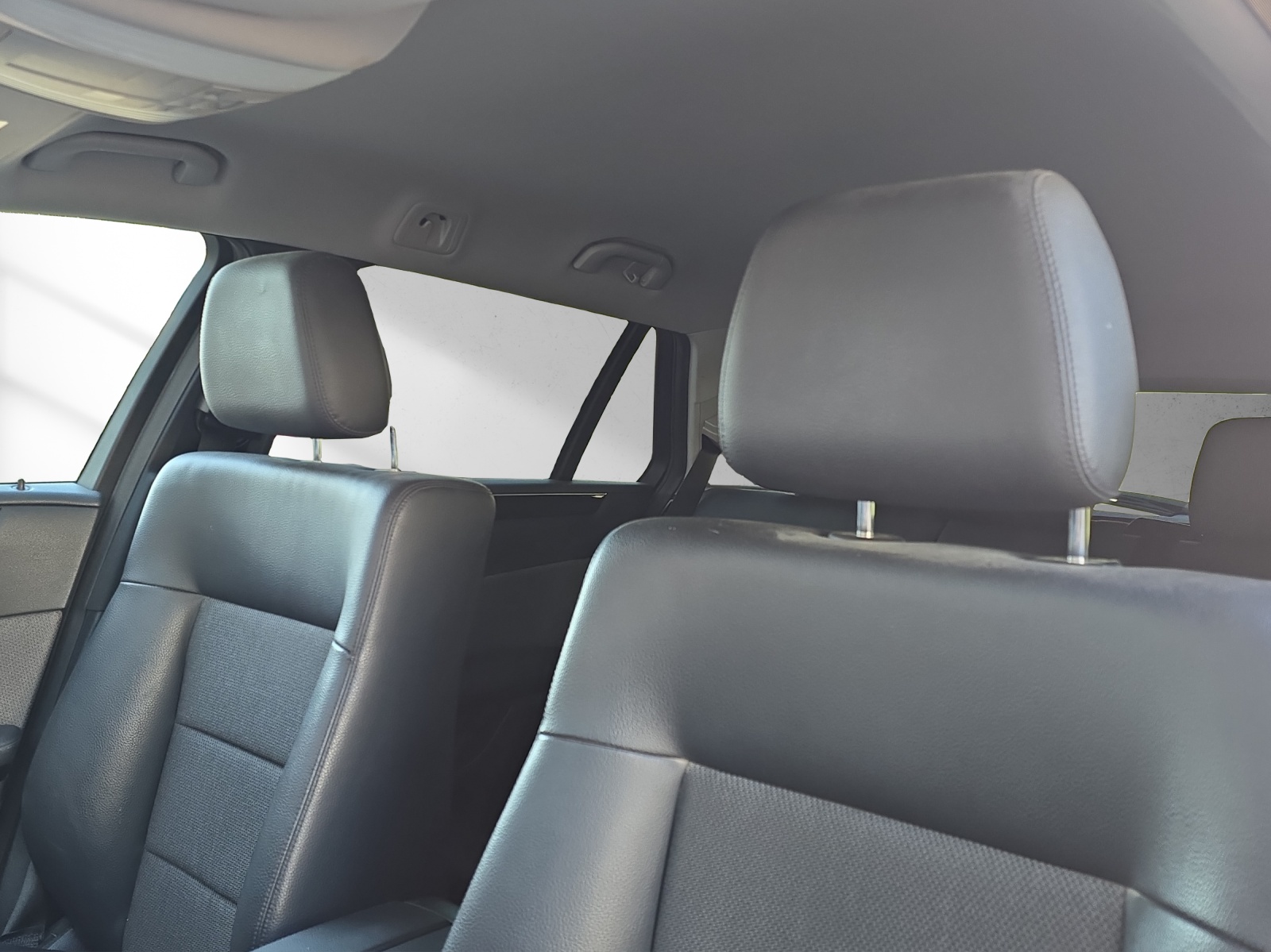 MERCEDES-BENZ E 220 CDI BlueEfficiency Avantgarde Automatic-image-16