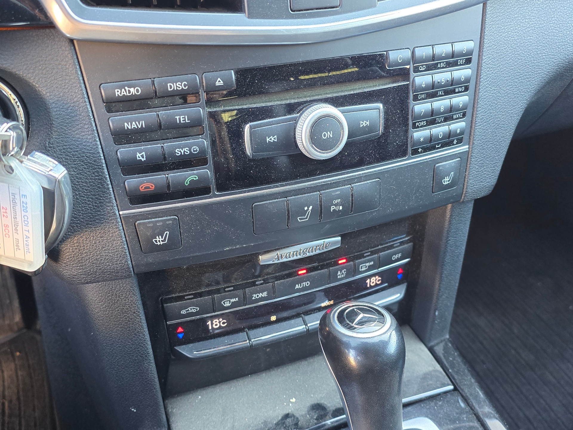 MERCEDES-BENZ E 220 CDI BlueEfficiency Avantgarde Automatic-image-22