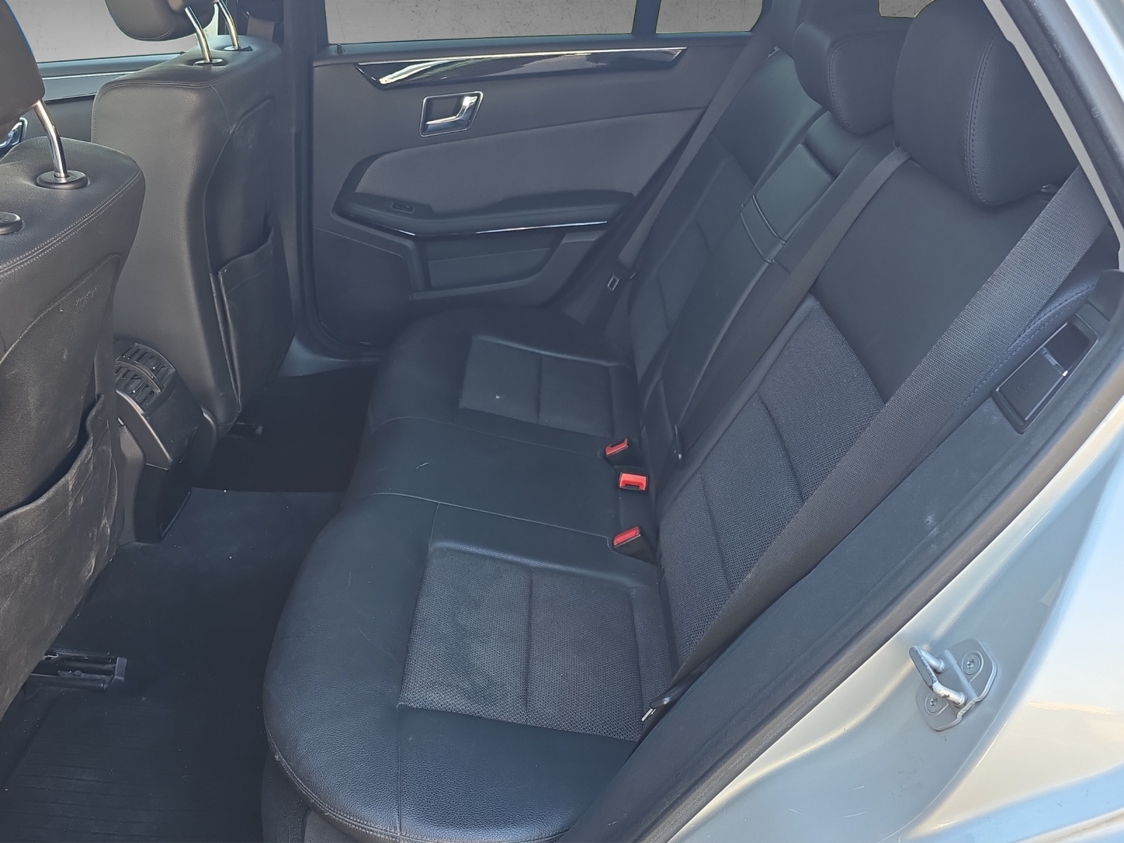 MERCEDES-BENZ E 220 CDI BlueEfficiency Avantgarde Automatic-image-14