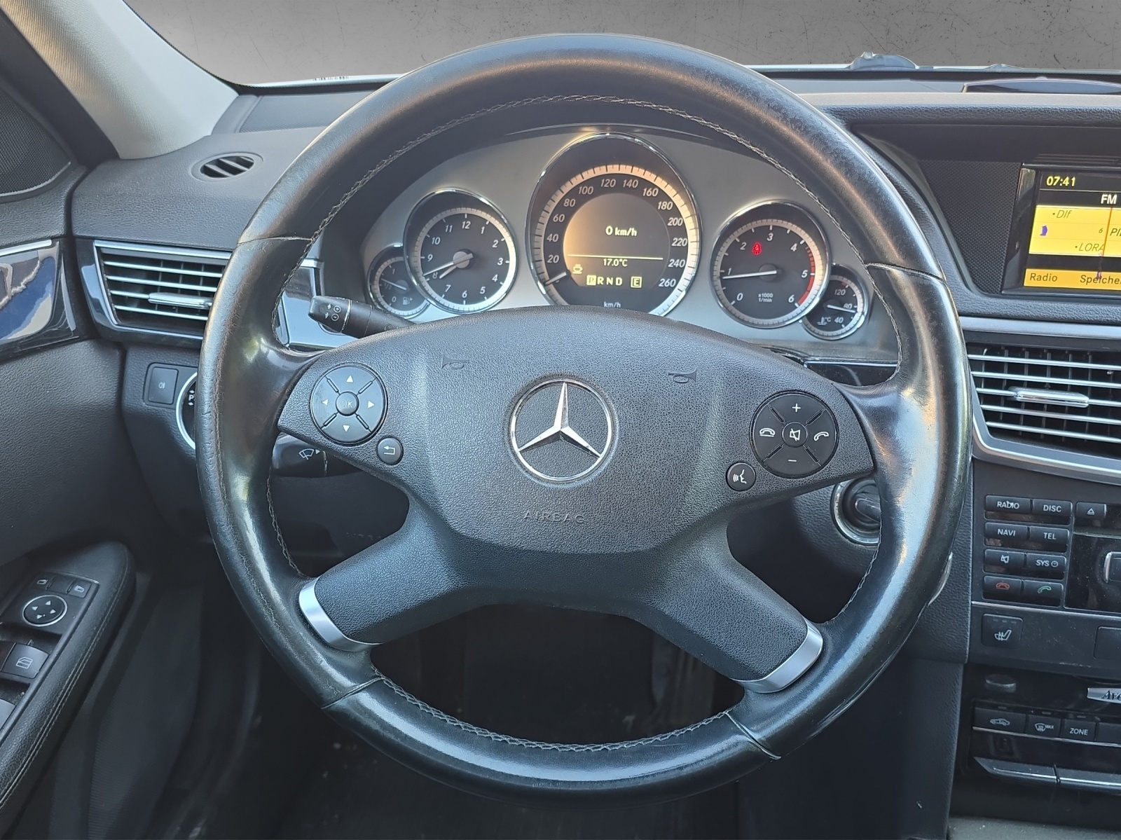 MERCEDES-BENZ E 220 CDI BlueEfficiency Avantgarde Automatic-image-13
