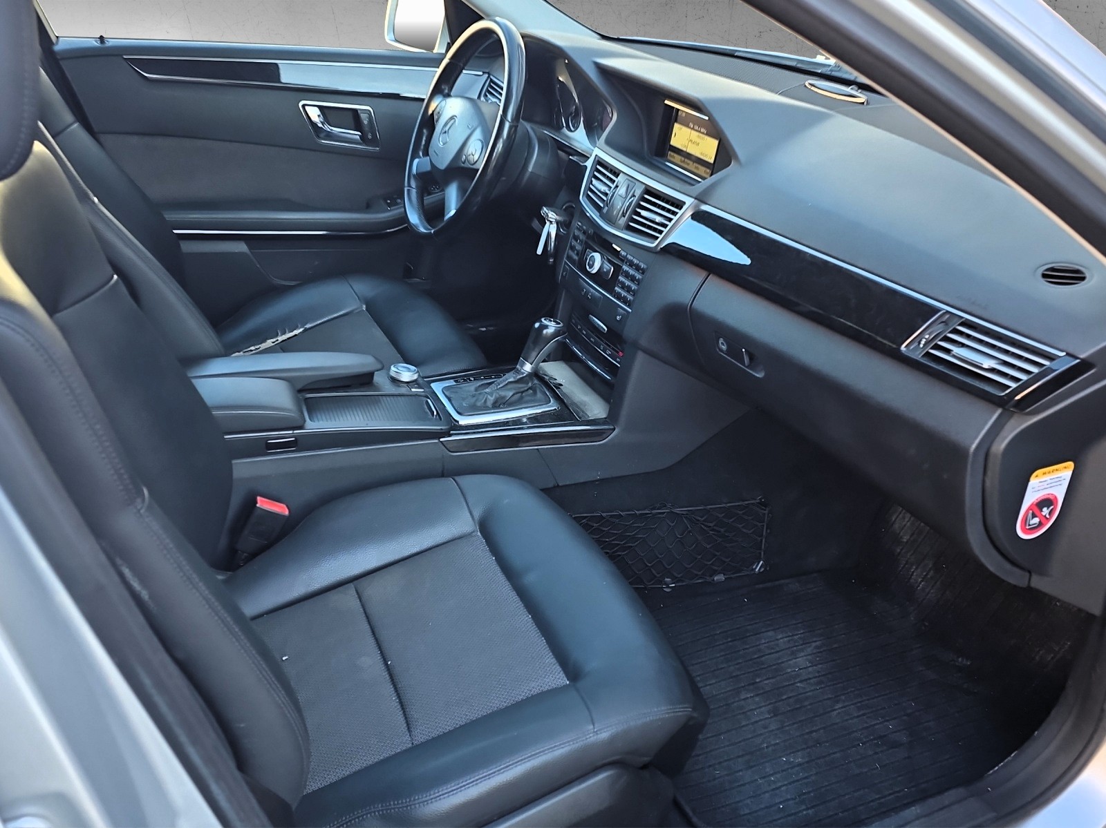 MERCEDES-BENZ E 220 CDI BlueEfficiency Avantgarde Automatic-image-10