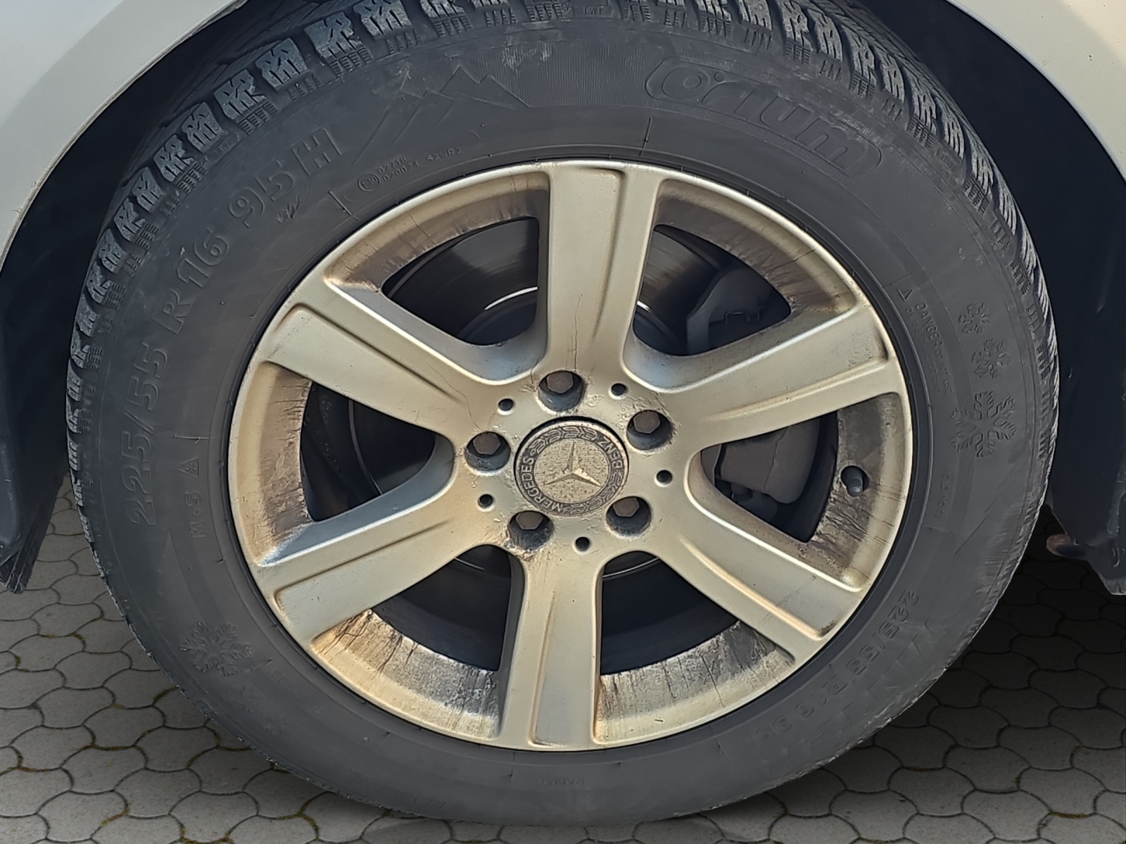 MERCEDES-BENZ E 220 CDI BlueEfficiency Avantgarde Automatic-image-8