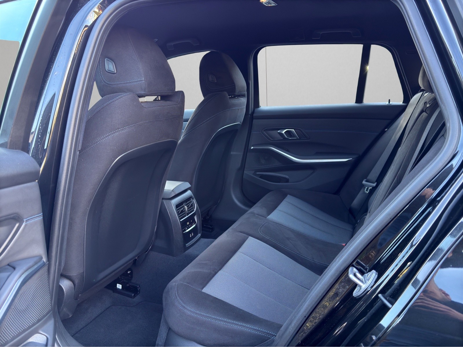 BMW 330i Touring xDrive Steptronic M Sport-image-10