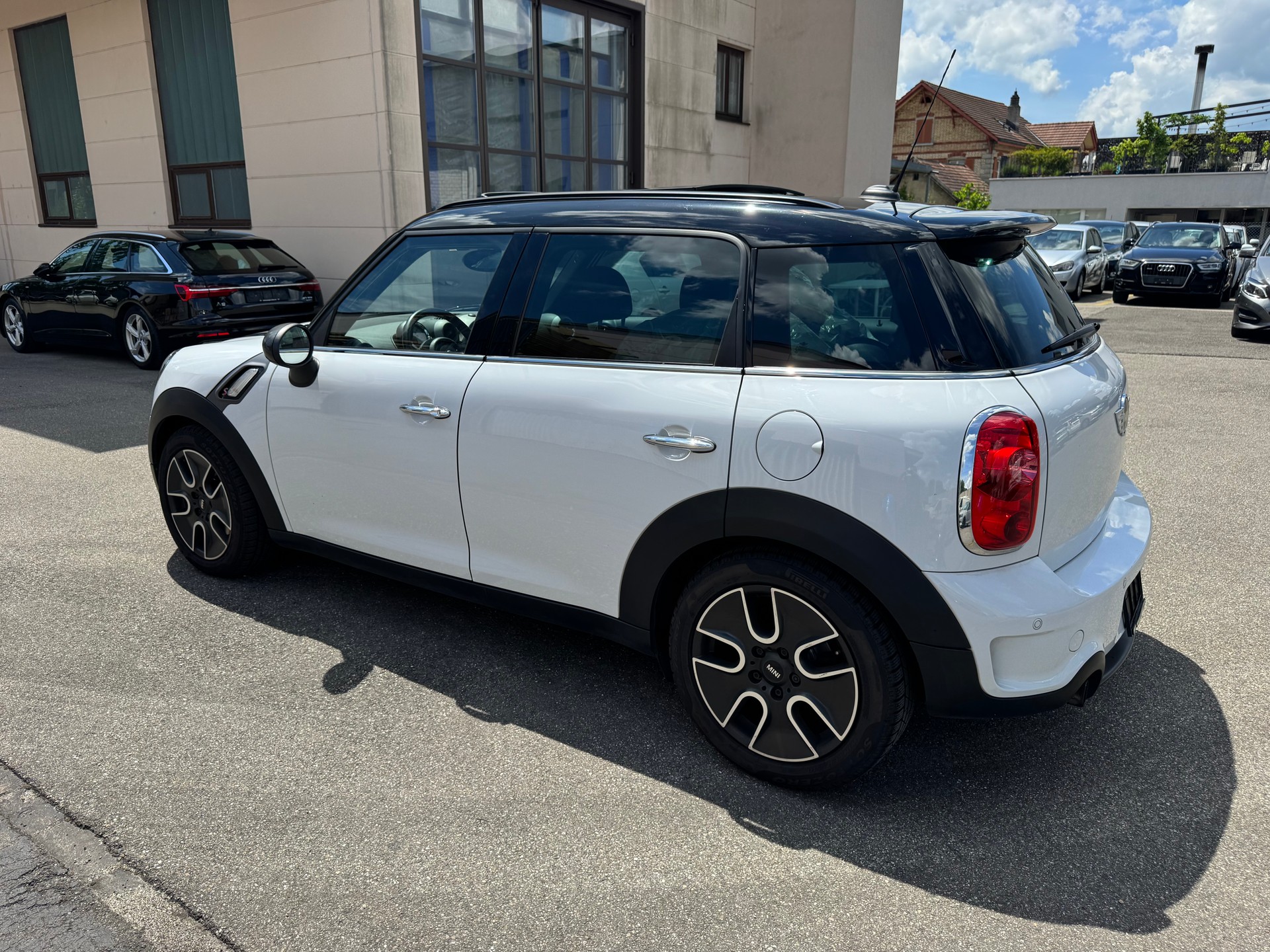 MINI Countryman Cooper S FWD-image-2