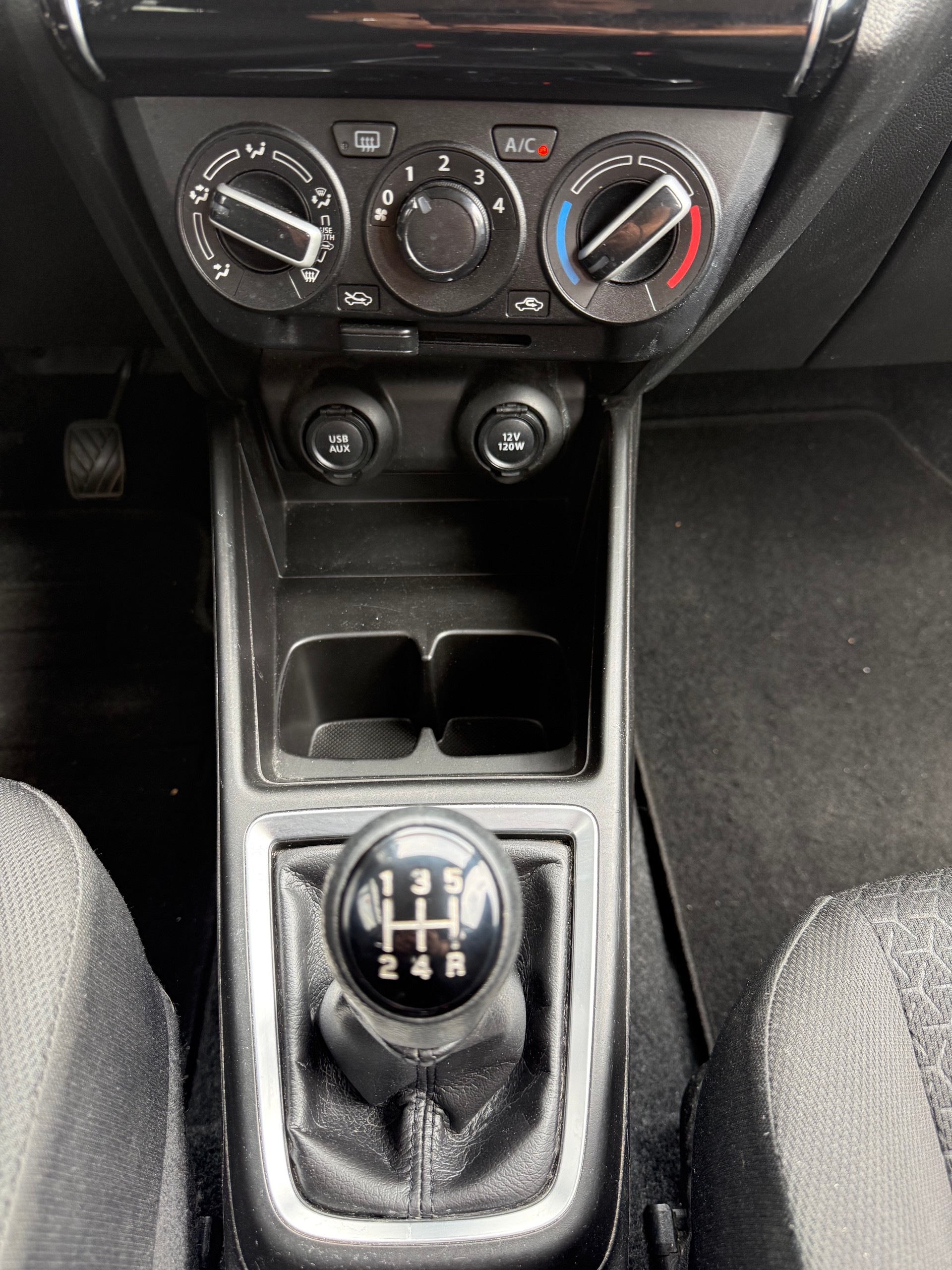 SUZUKI Swift 1.2 Compact + 4x4 Hybrid-image-11
