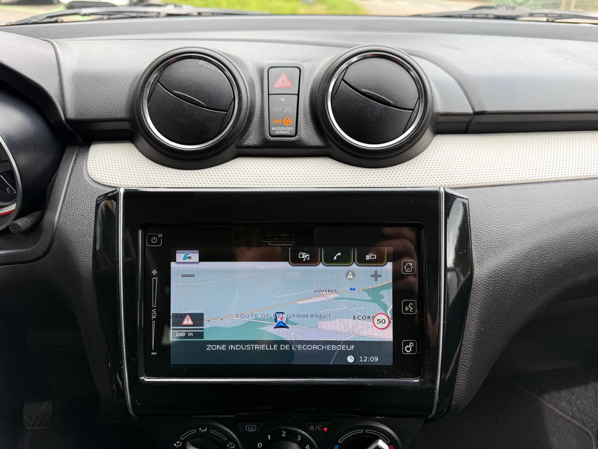 SUZUKI Swift 1.2 Compact + 4x4 Hybrid-image-12