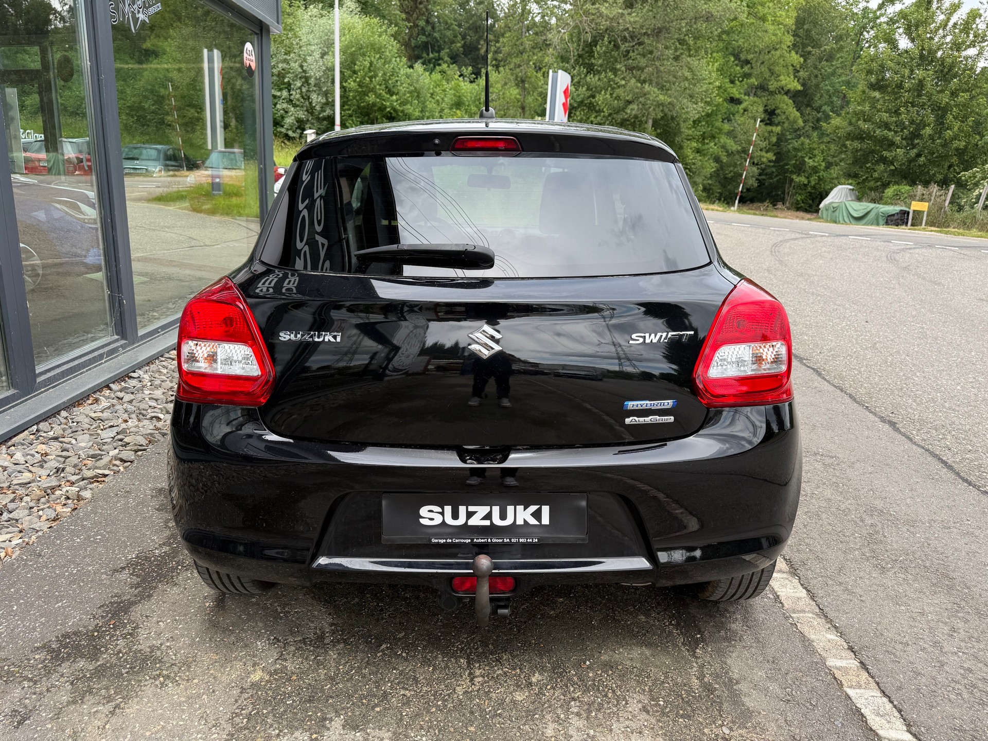 SUZUKI Swift 1.2 Compact + 4x4 Hybrid-image-4
