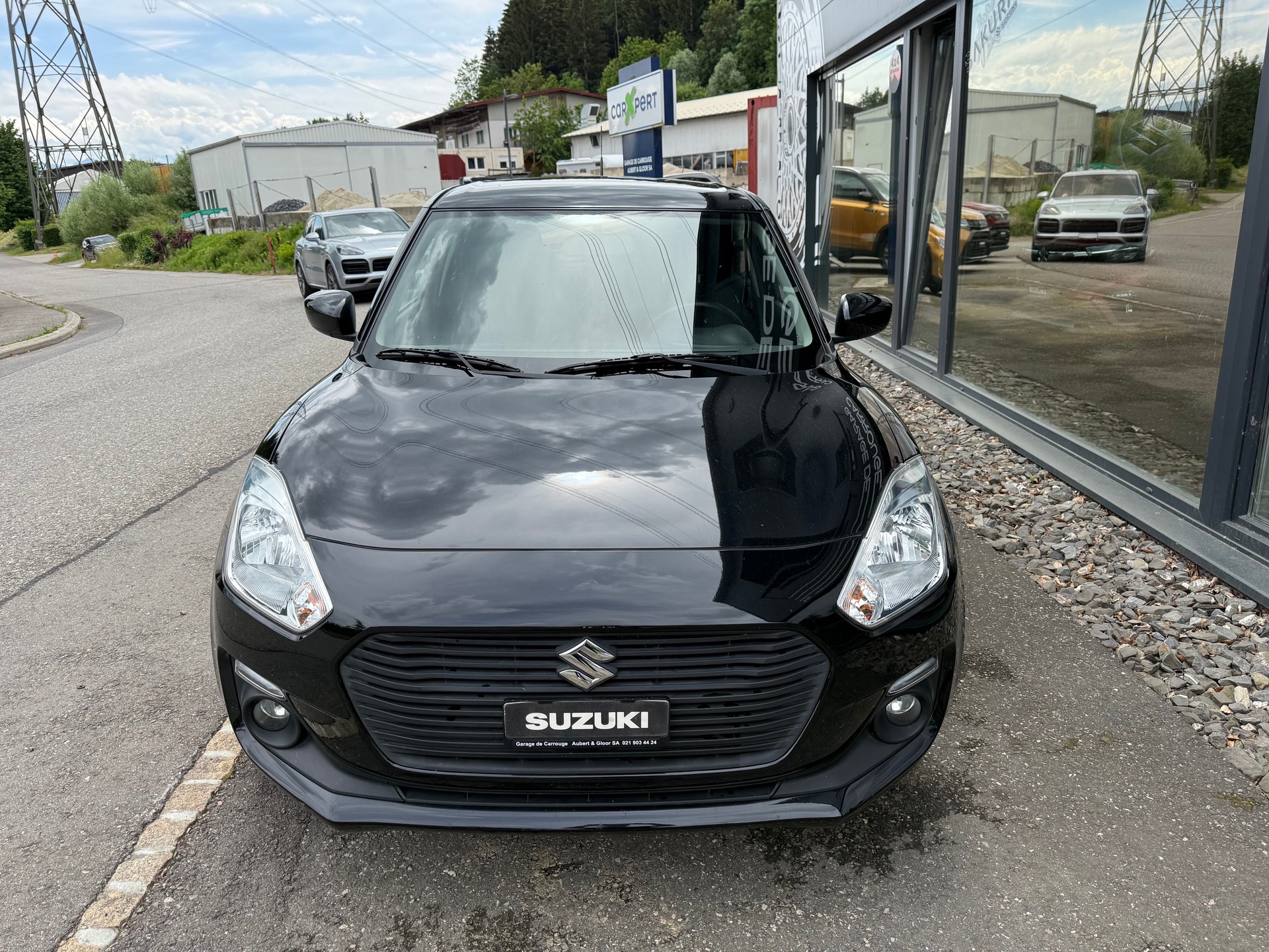 SUZUKI Swift 1.2 Compact + 4x4 Hybrid-image-1