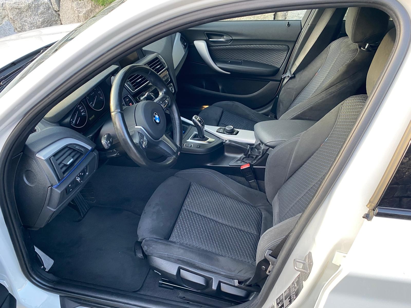 BMW 120d xDrive M Sport Steptronic-image-7