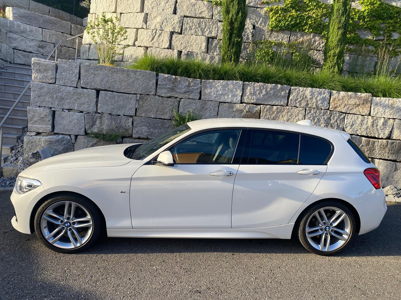 BMW 120d xDrive M Sport Steptronic-image-1