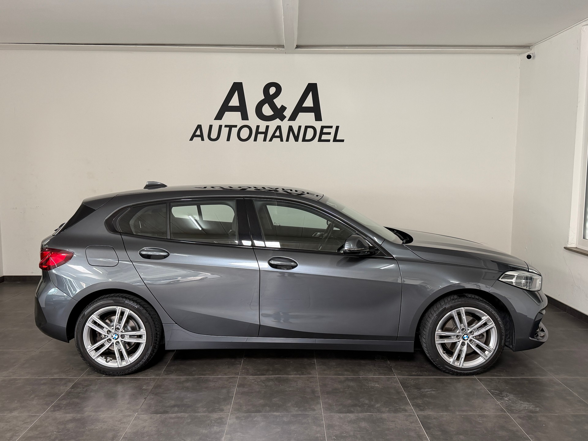 BMW 118i Steptronic Sport Line-showroom-element-2