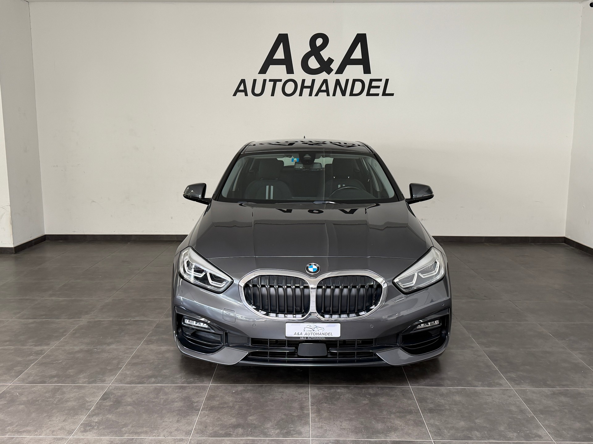 BMW 118i Steptronic Sport Line-showroom-element-1