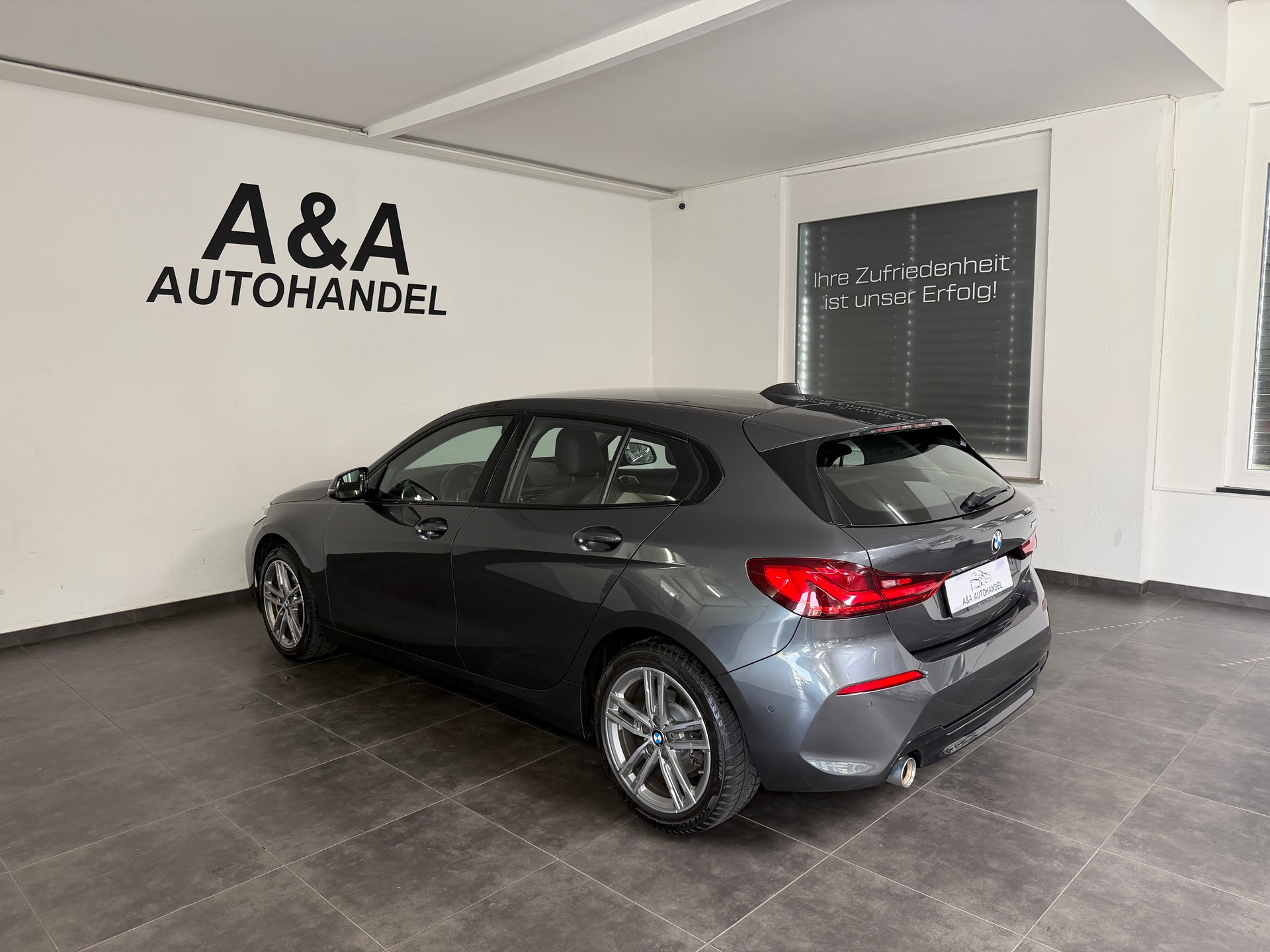 BMW 118i Steptronic Sport Line-image-5