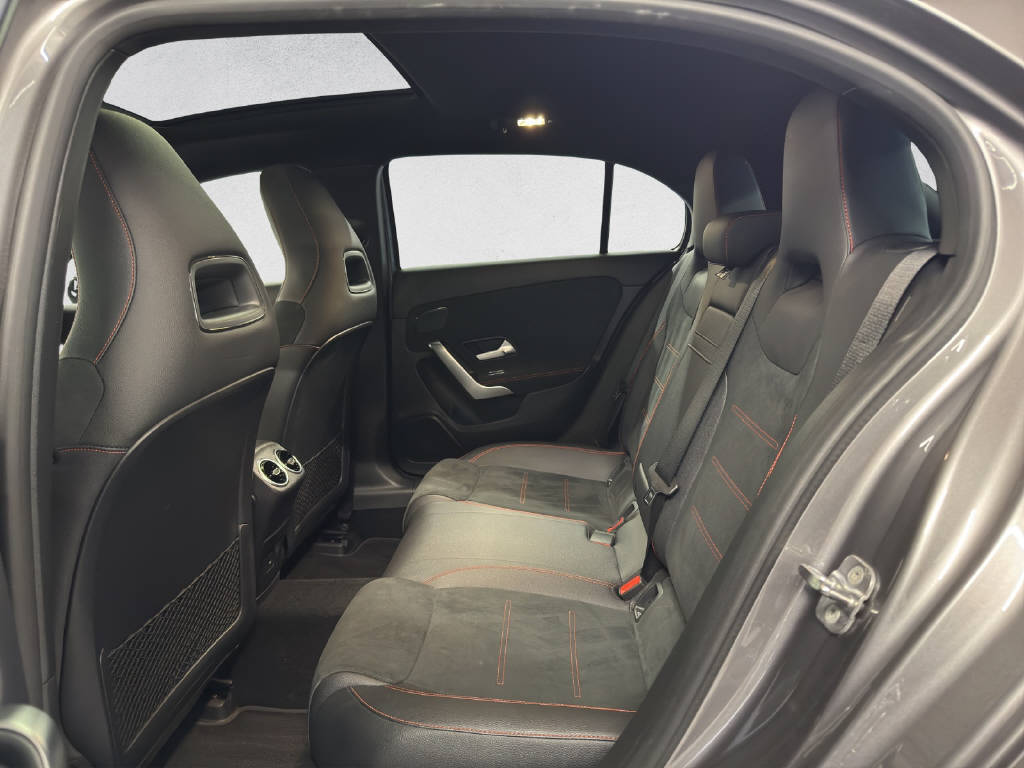 MERCEDES-BENZ A 250 e AMG Line-image-12