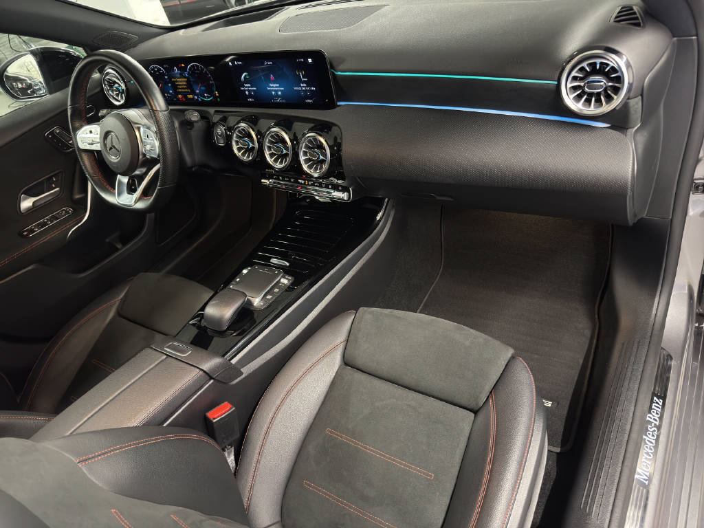 MERCEDES-BENZ A 250 e AMG Line-image-10