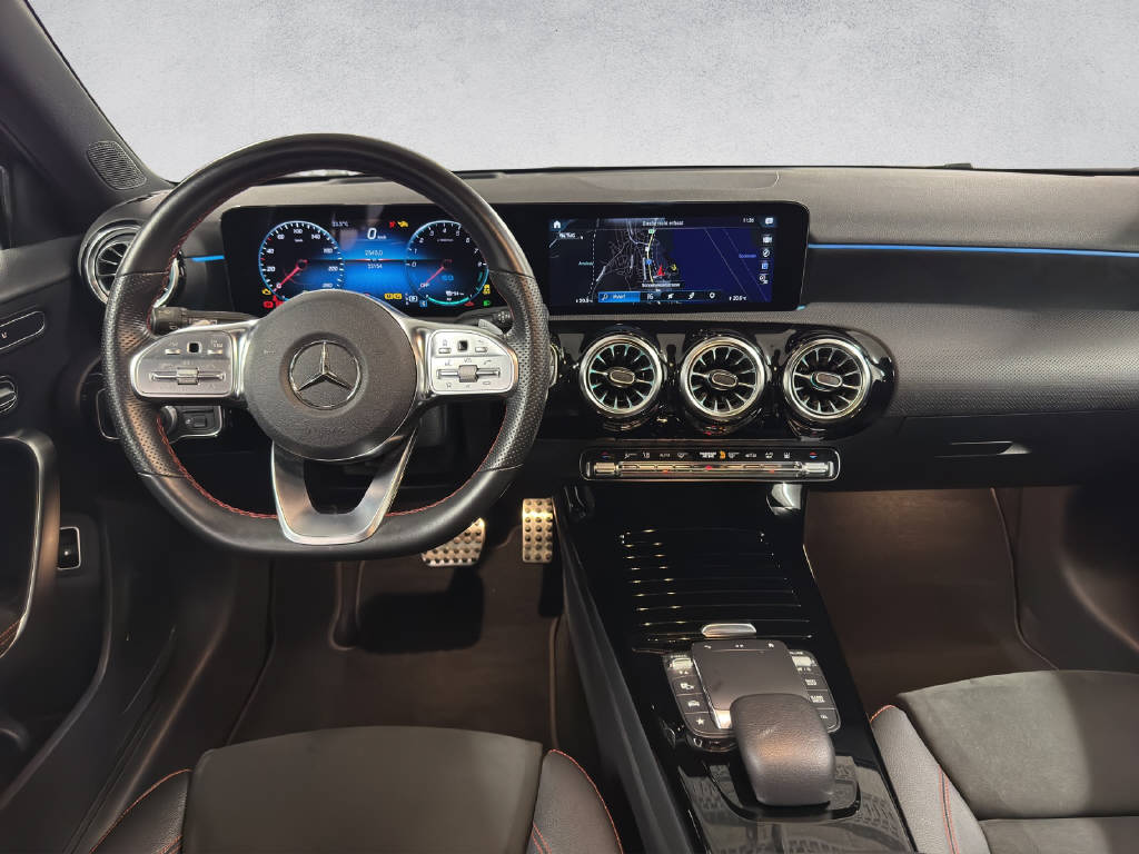 MERCEDES-BENZ A 250 e AMG Line-image-13