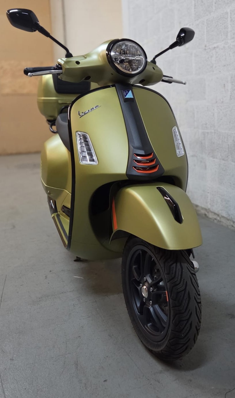 PIAGGIO Vespa GTS 125 Super Sport ABS-image-2