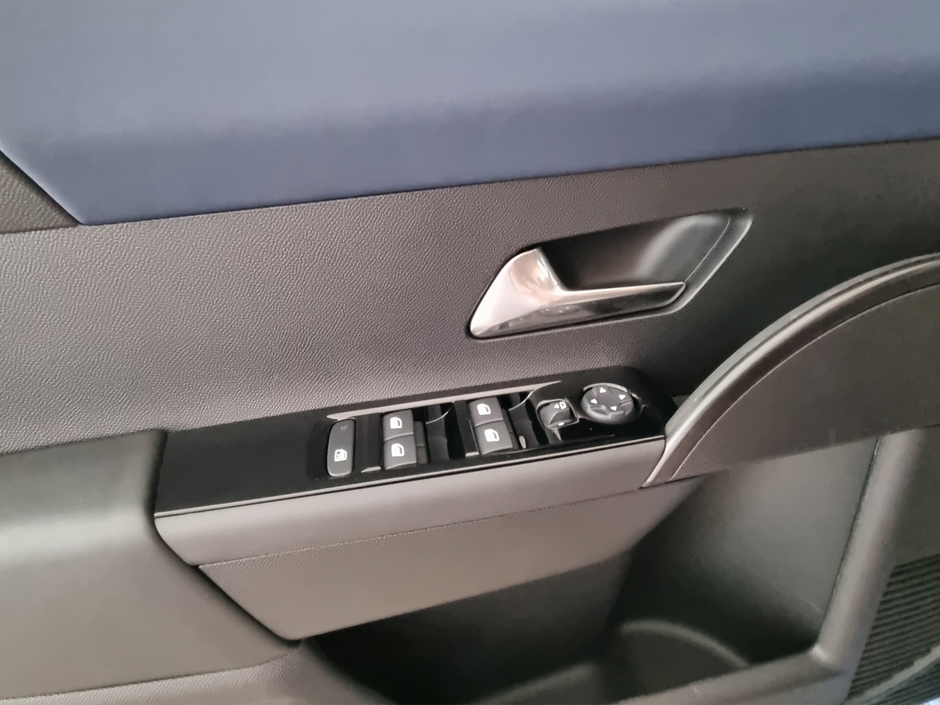 LANCIA Ypsilon Elettrica 156 Edition Limitata Cassina-image-11