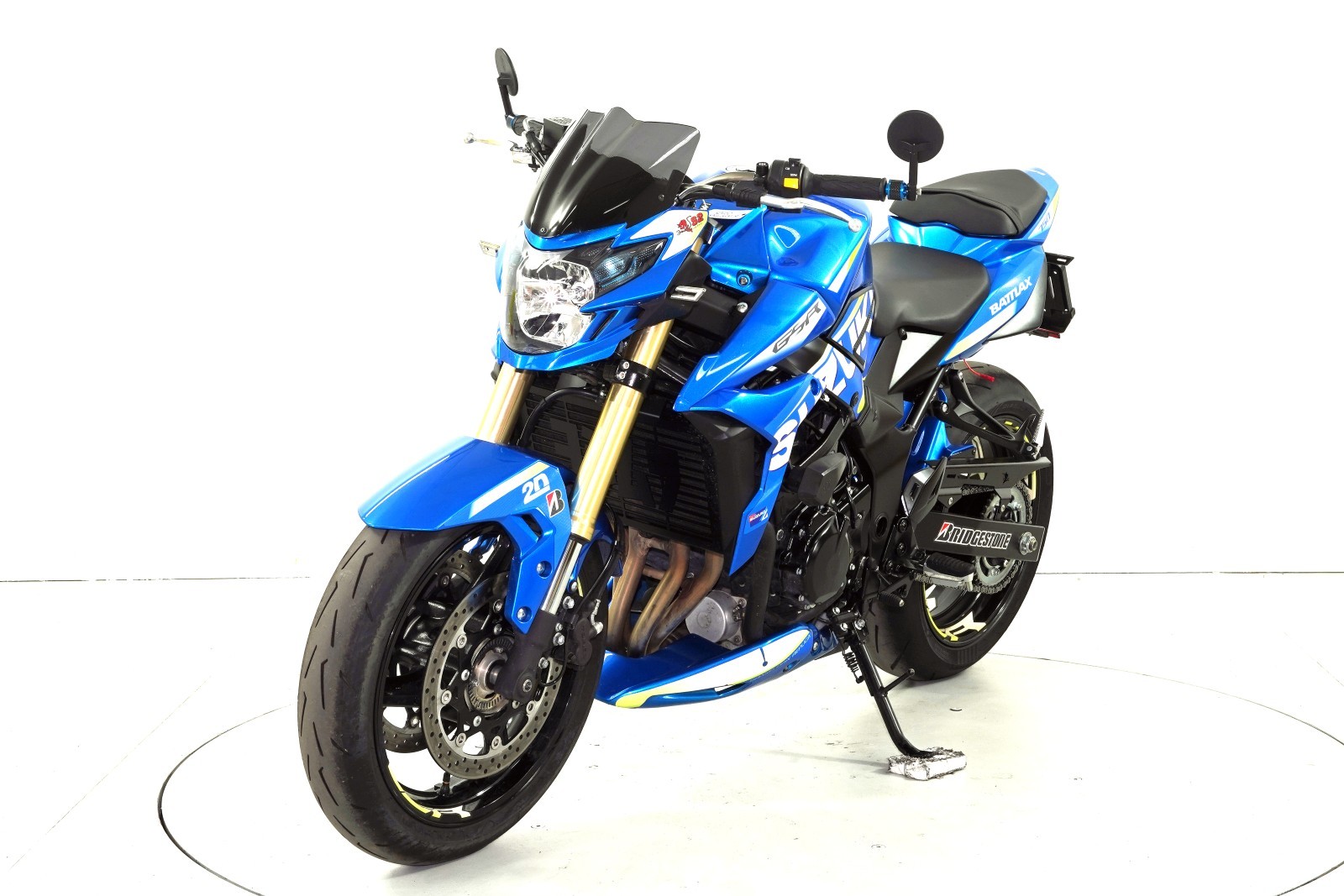 SUZUKI GSR 750 ABS-showroom-element-2