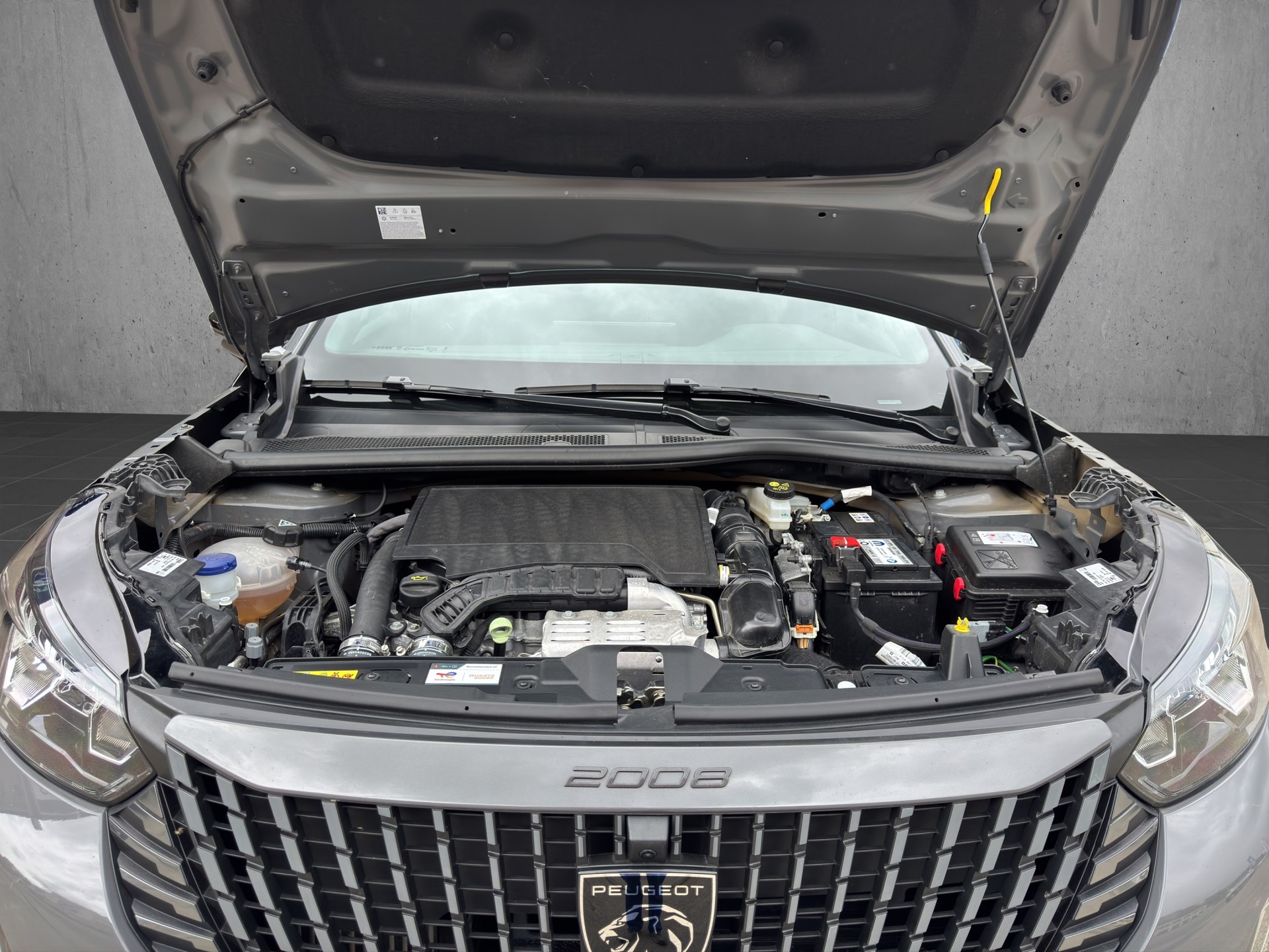 PEUGEOT 2008 1.2 PureTech Allure Premium-image-14