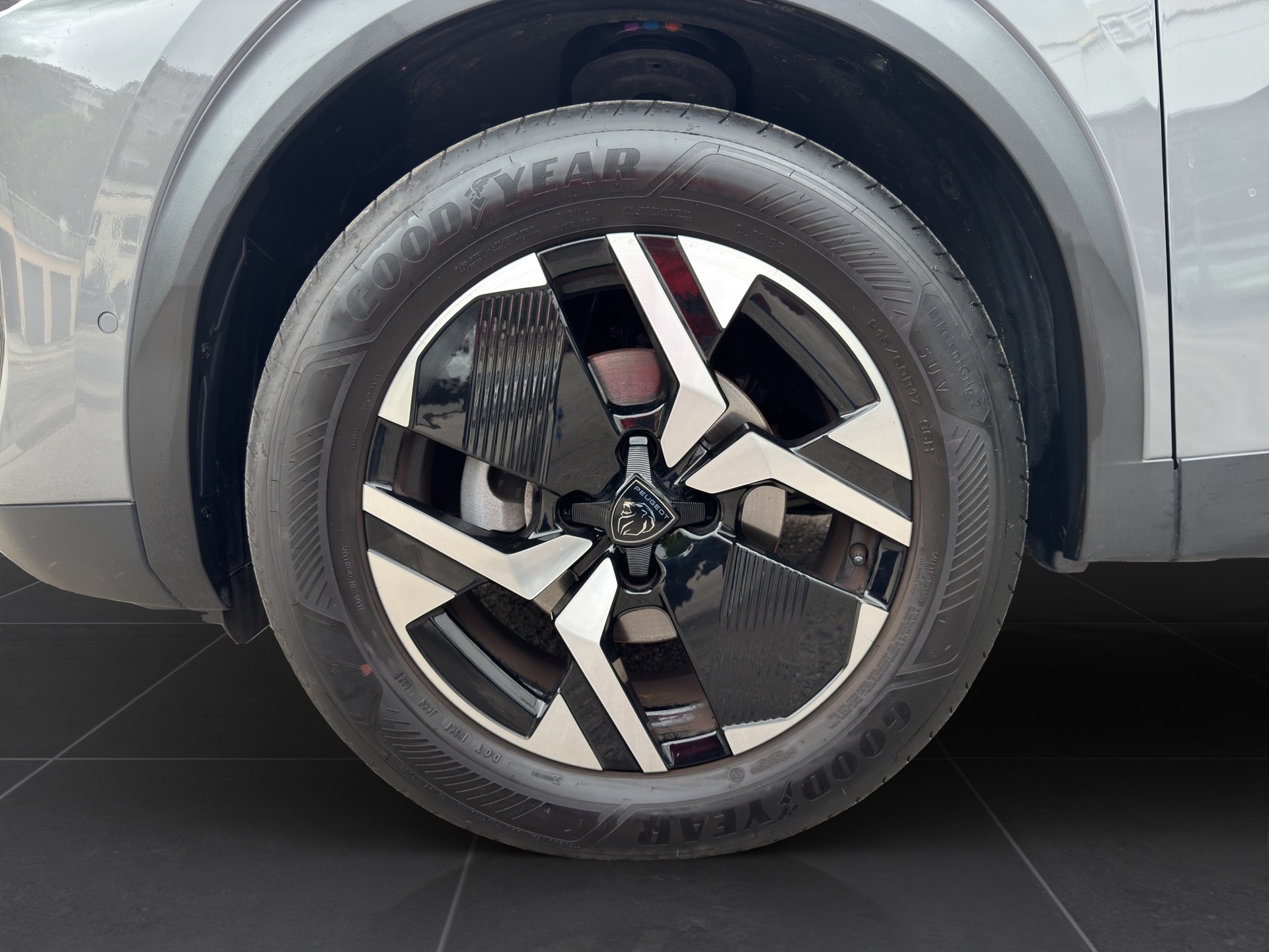 PEUGEOT 2008 1.2 PureTech Allure Premium-image-15