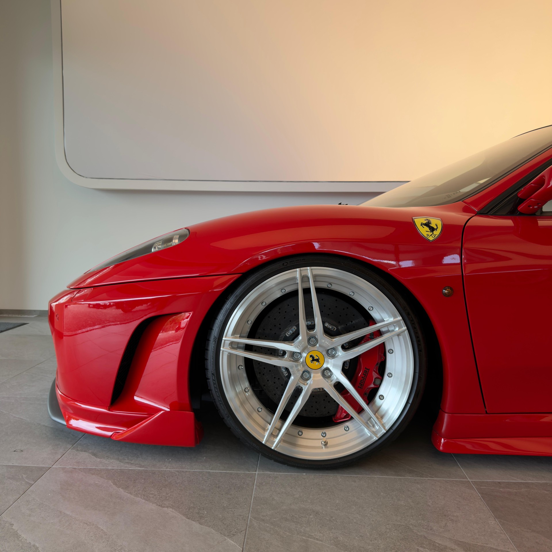 FERRARI F430-showroom-element-2