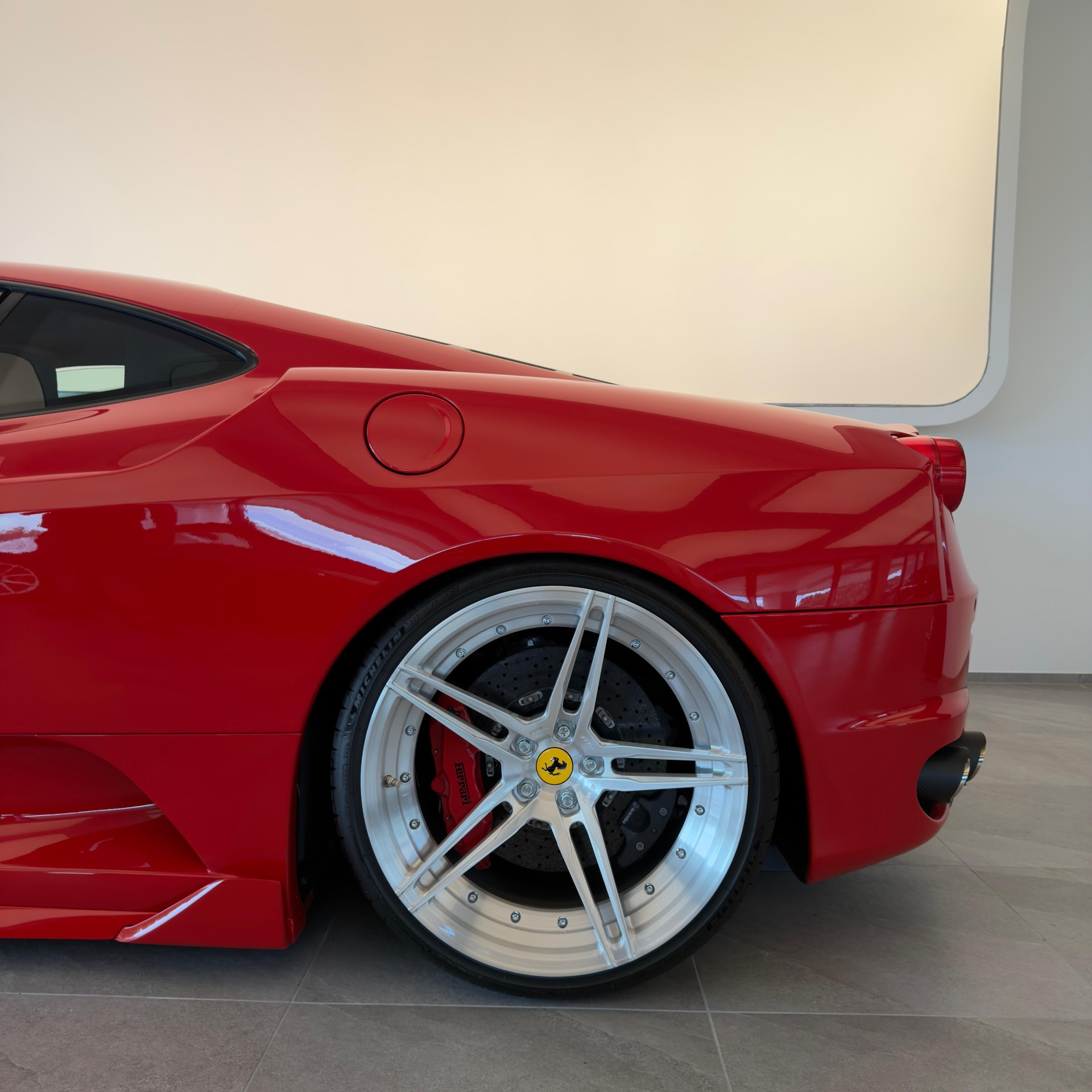 FERRARI F430-showroom-element-3