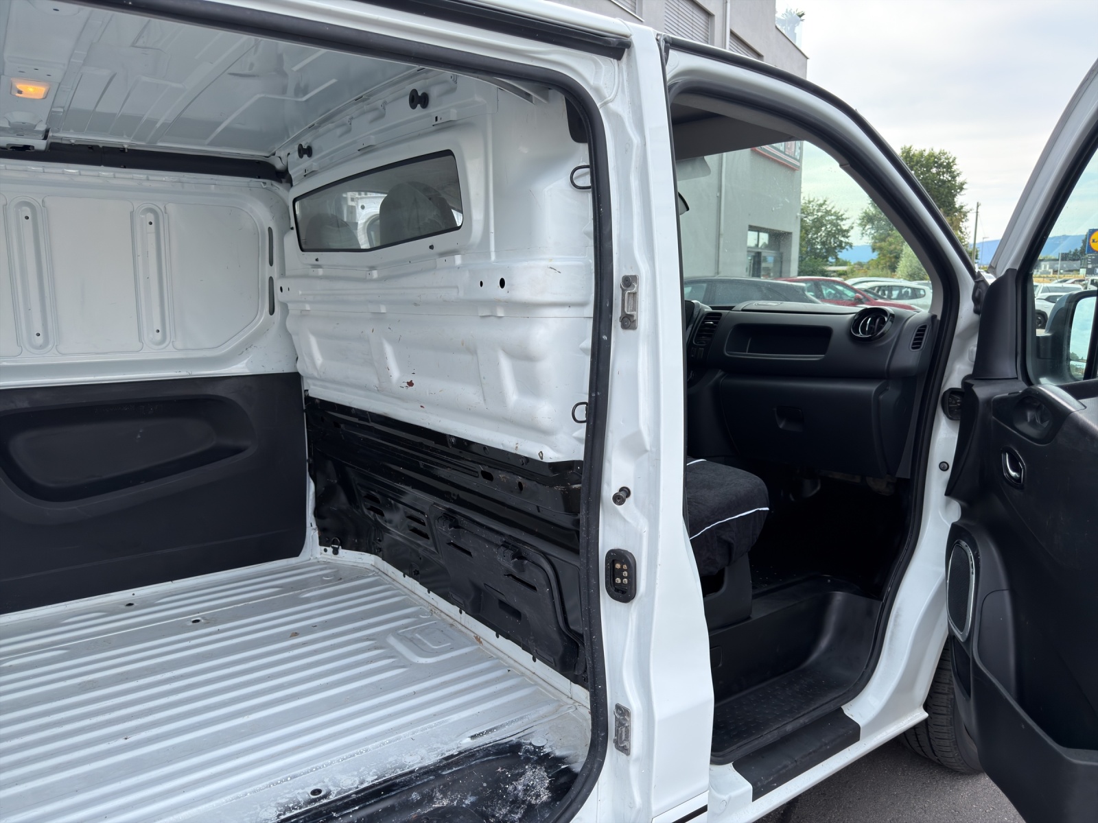 OPEL Vivaro 1.6 BiTurbo CDTI ecoFLEX 2.9t L2H1-image-12