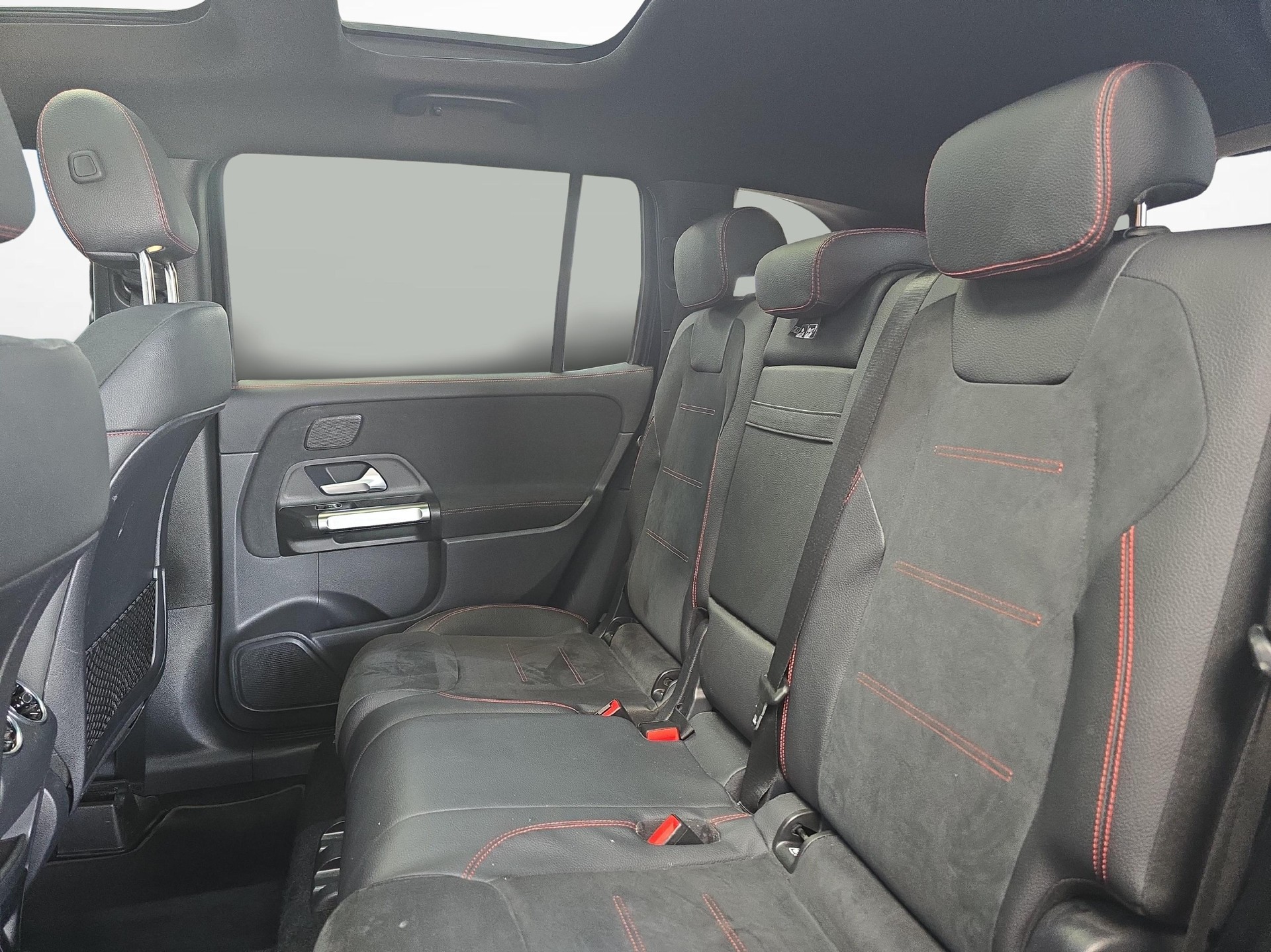 MERCEDES-BENZ GLB 250 4MATIC AMG Line-image-9