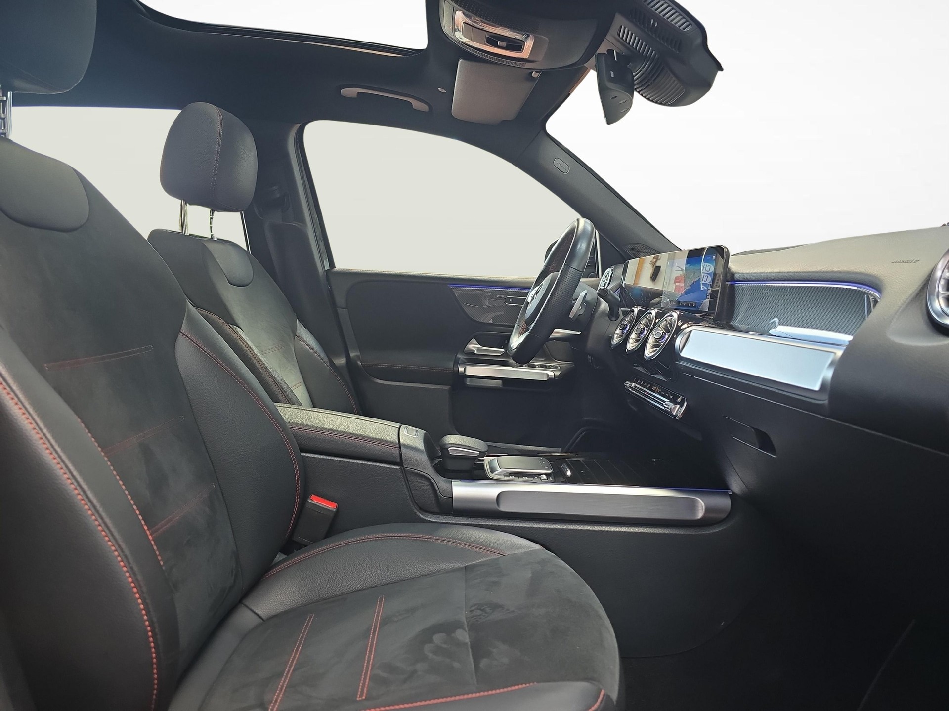 MERCEDES-BENZ GLB 250 4MATIC AMG Line-image-6