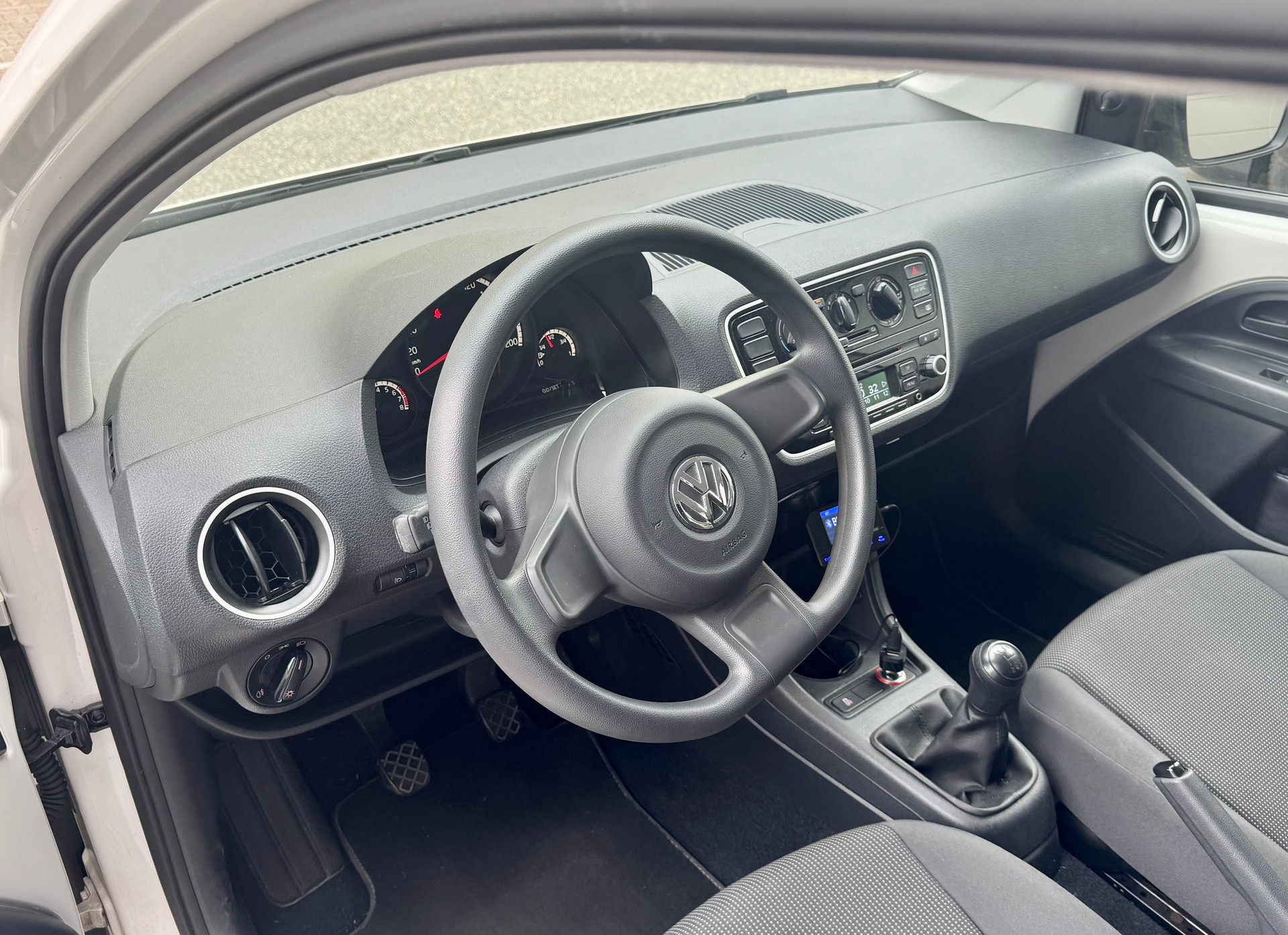 VW Up 1.0 ** ab MFK & Service **-image-4