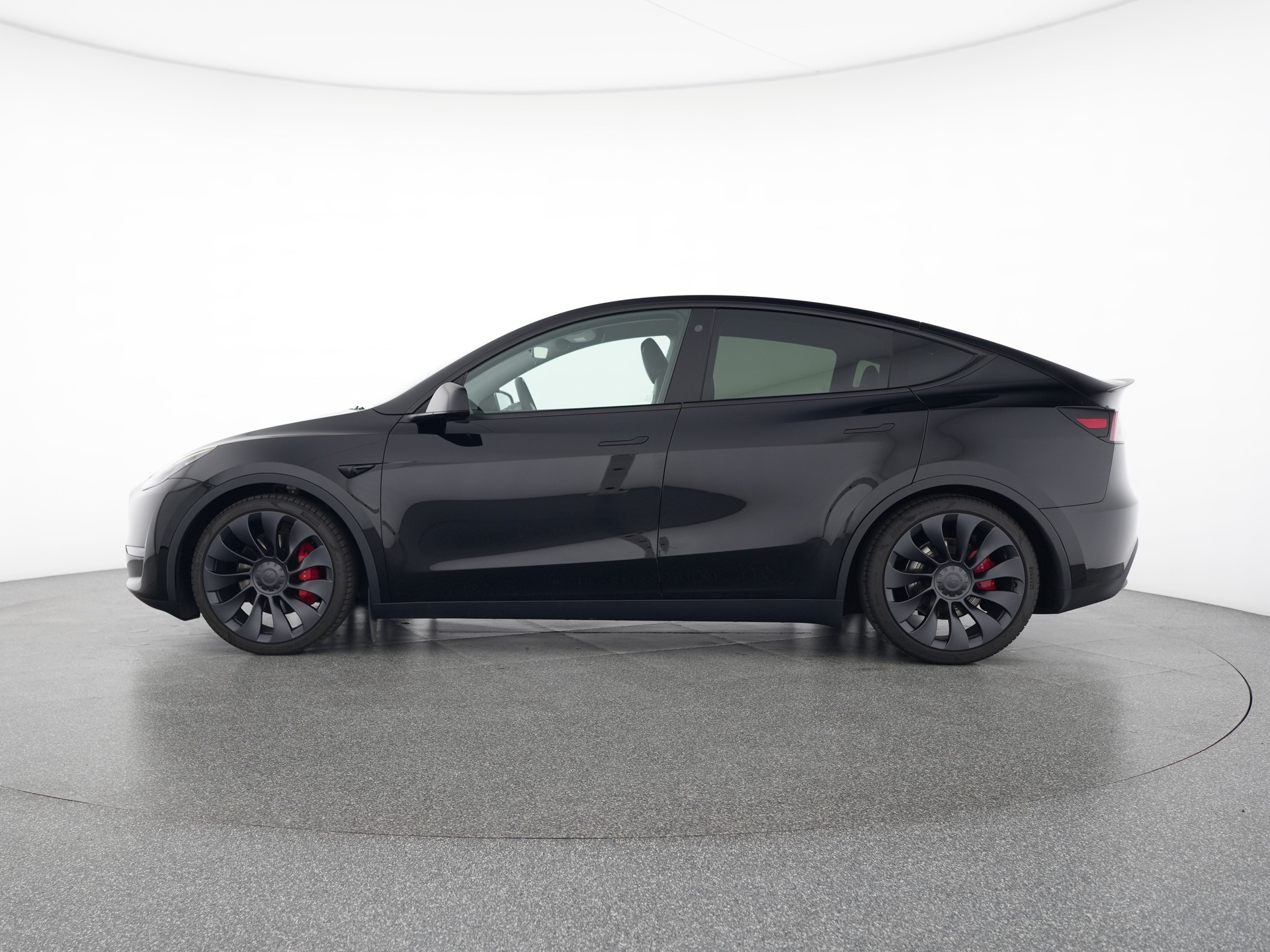 TESLA Model Y Performance-showroom-element-1