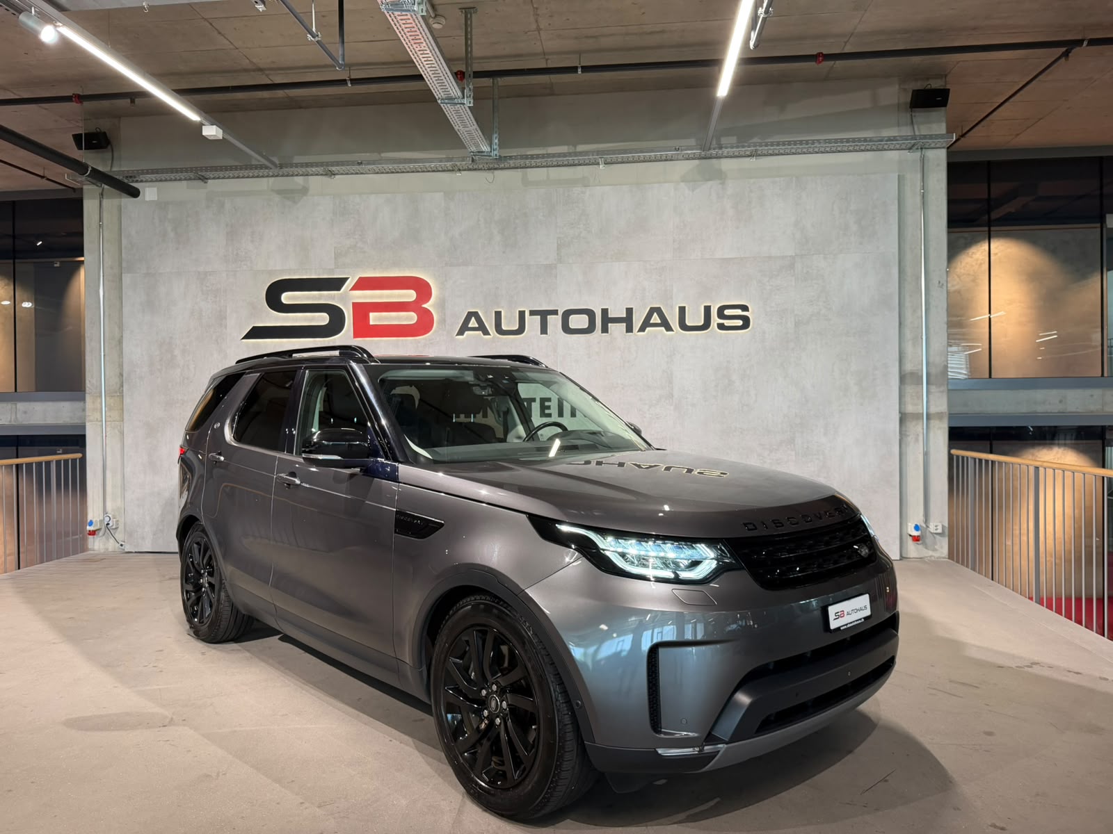 LAND ROVER Discovery 3.0 SDV6 HSE Luxury Automatic (CH) 7 PLATZ-showroom-element-2