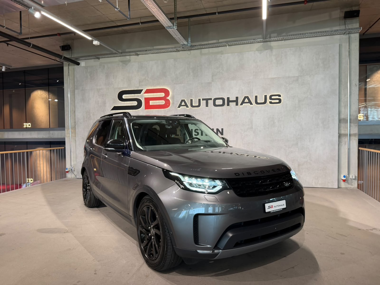 LAND ROVER Discovery 3.0 SDV6 HSE Luxury Automatic (CH) 7 PLATZ-showroom-element-3