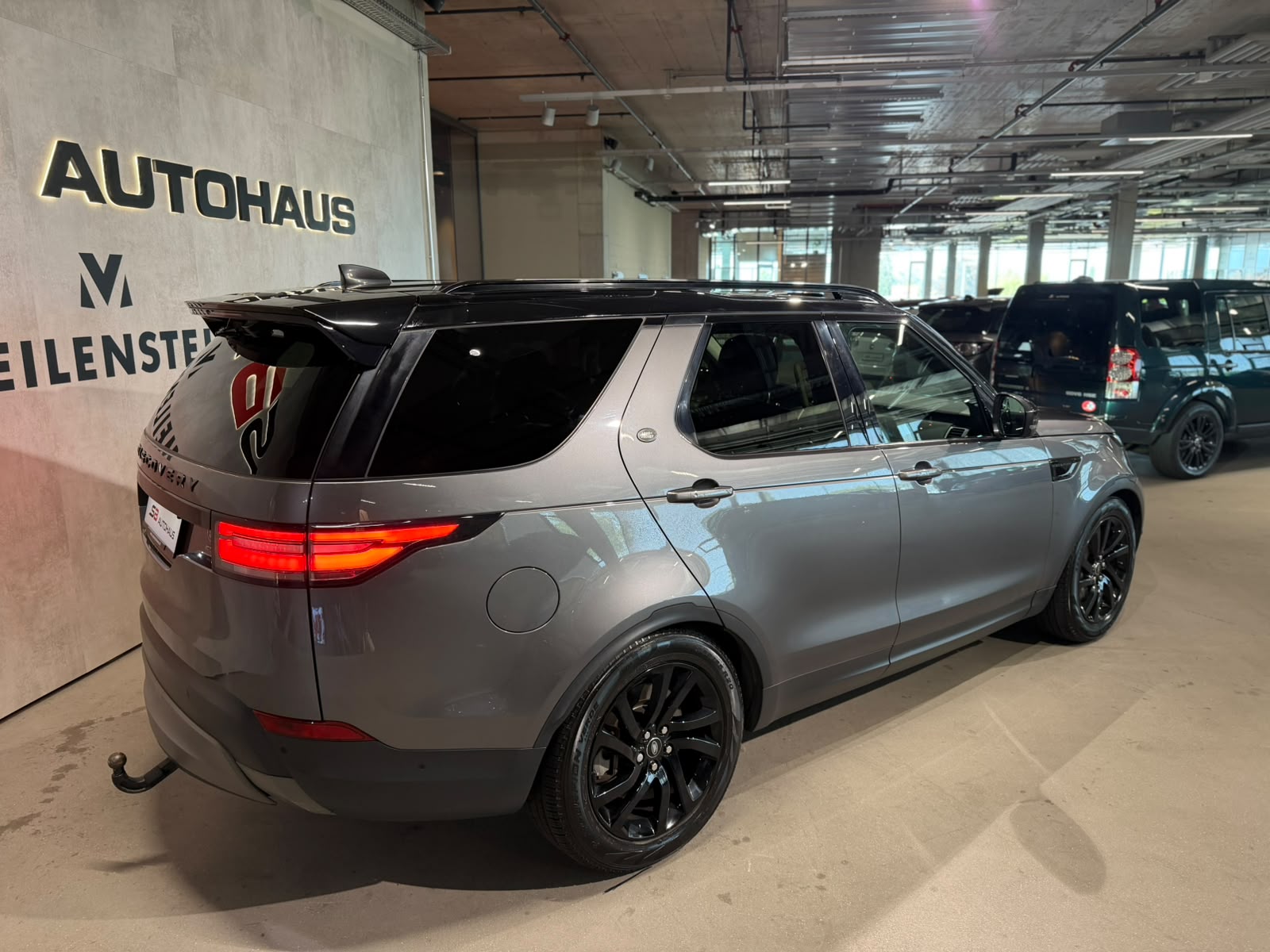 LAND ROVER Discovery 3.0 SDV6 HSE Luxury Automatic (CH) 7 PLATZ-image-8