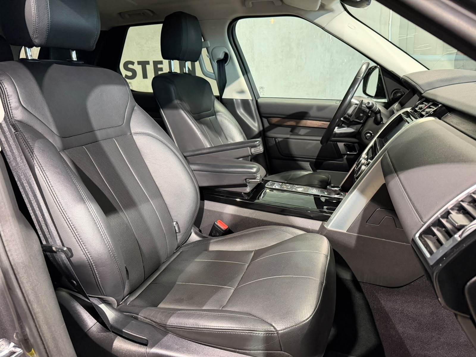 LAND ROVER Discovery 3.0 SDV6 HSE Luxury Automatic (CH) 7 PLATZ-image-21