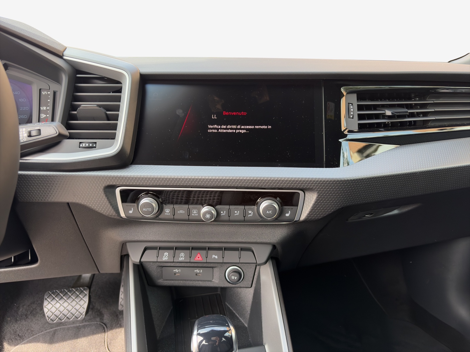 AUDI A1 Sportback 30 TFSI Attraction S-tronic-image-9