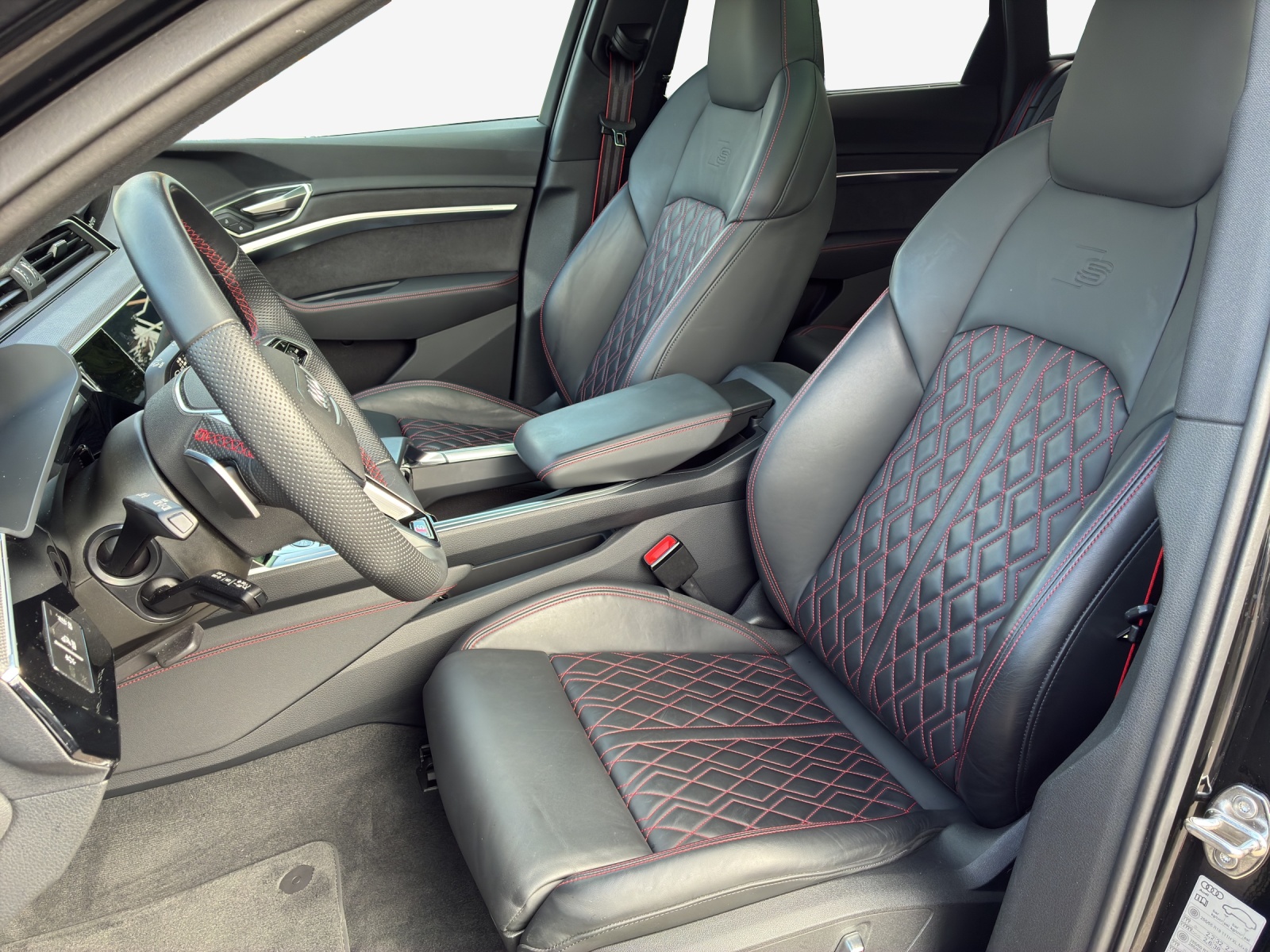 AUDI Q8 55 e-tron Black Edition quattro-image-7