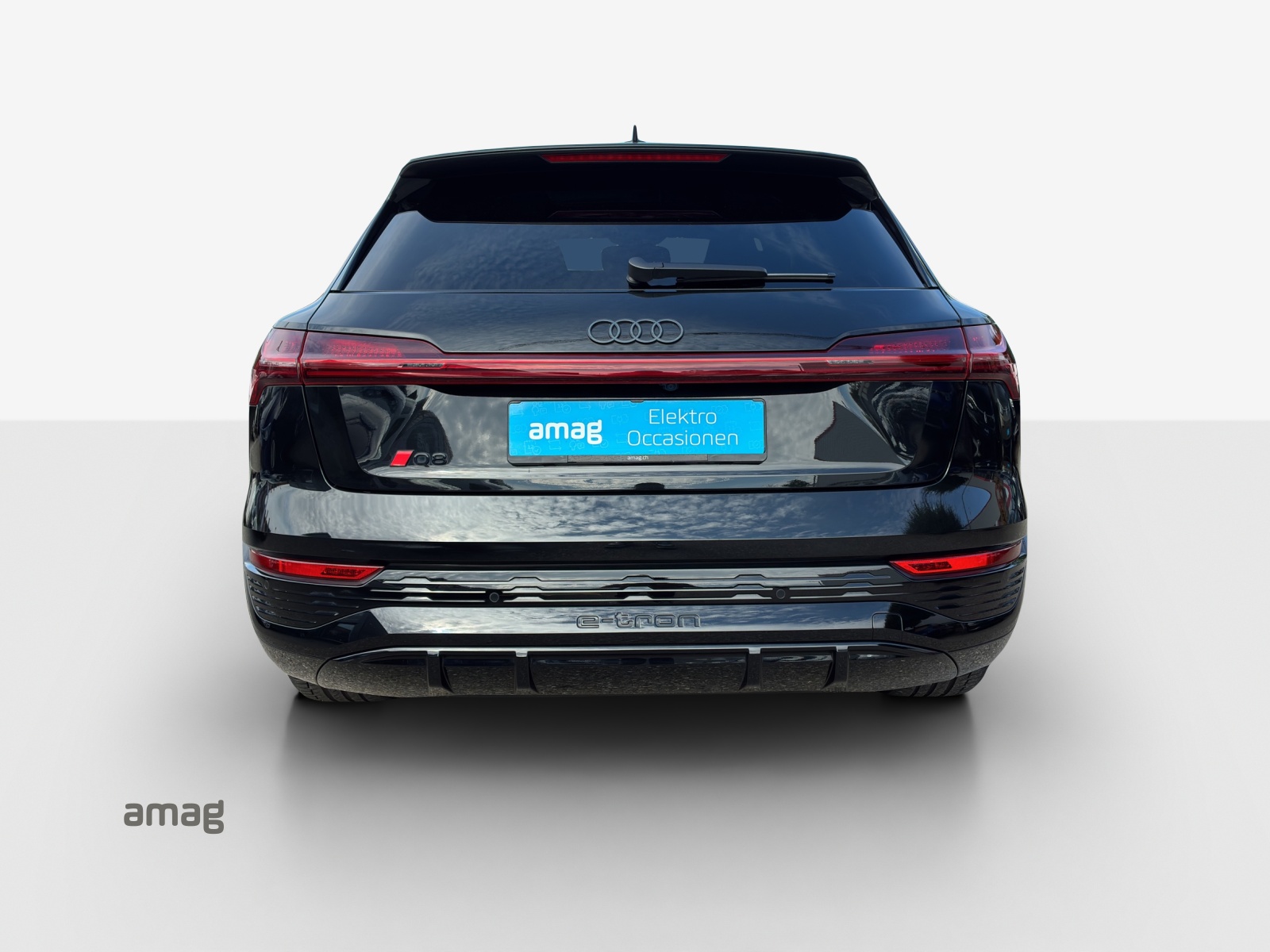 AUDI Q8 55 e-tron Black Edition quattro-showroom-element-3