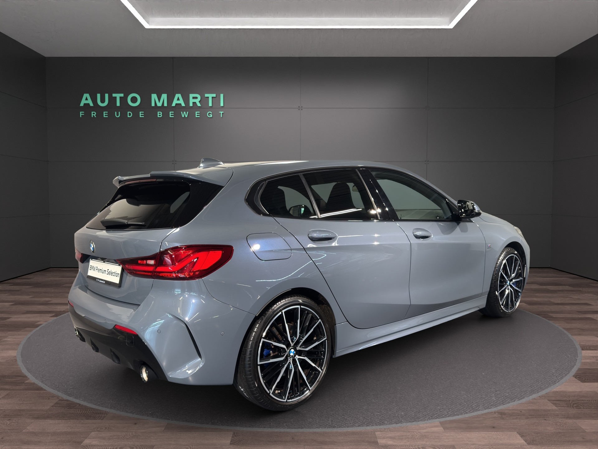 BMW 120d xDrive M Sport-showroom-element-3